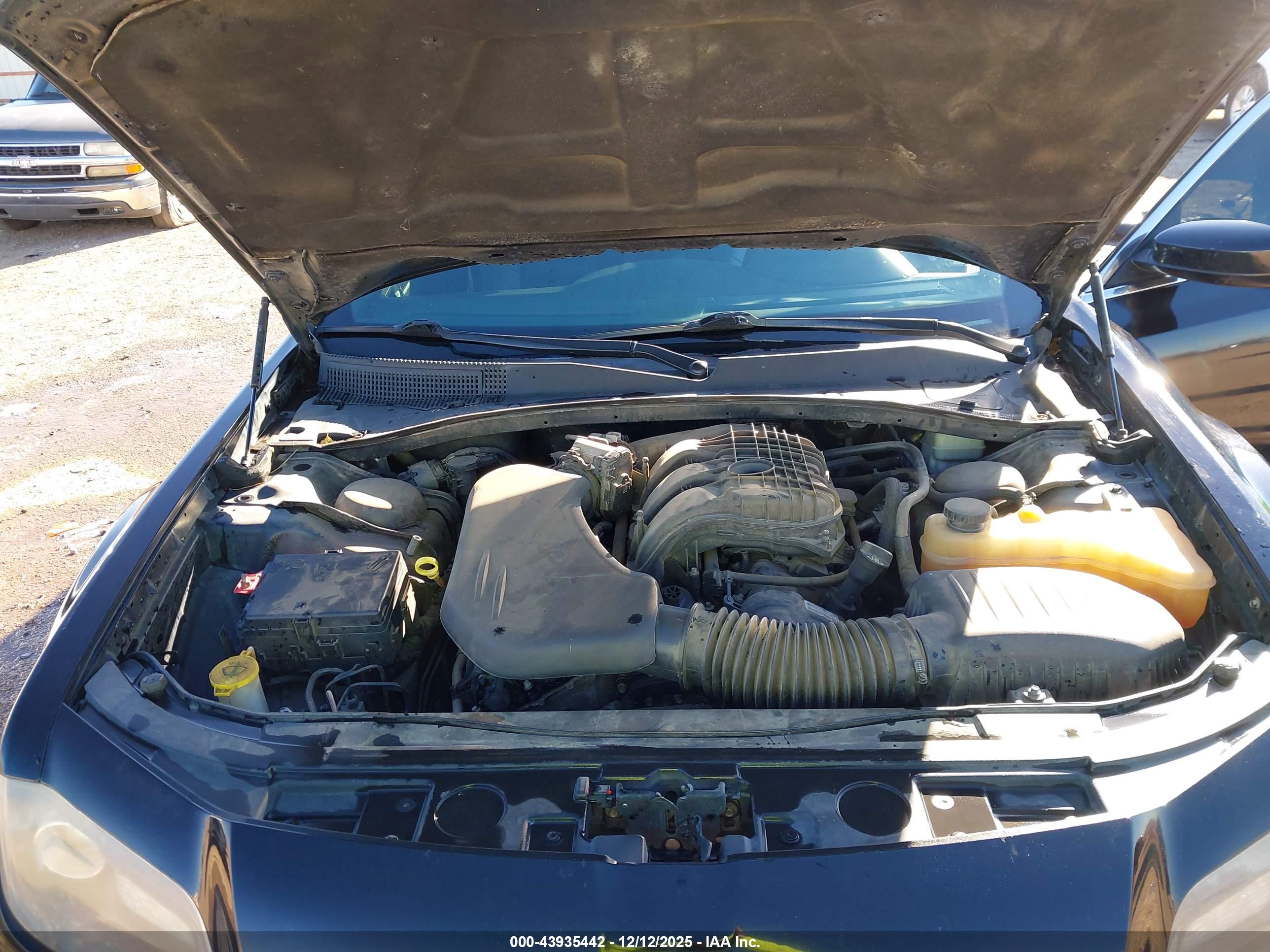 CHRYSLER 300 image 10