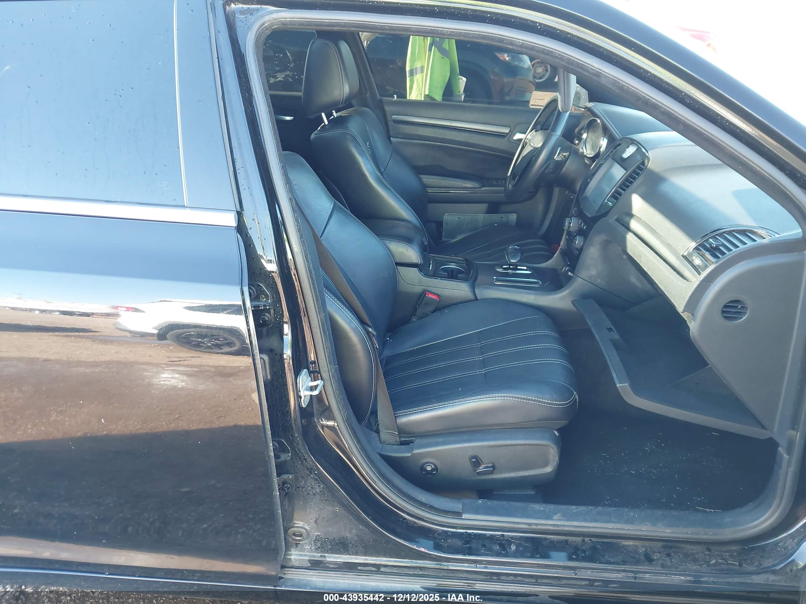 CHRYSLER 300 image 5