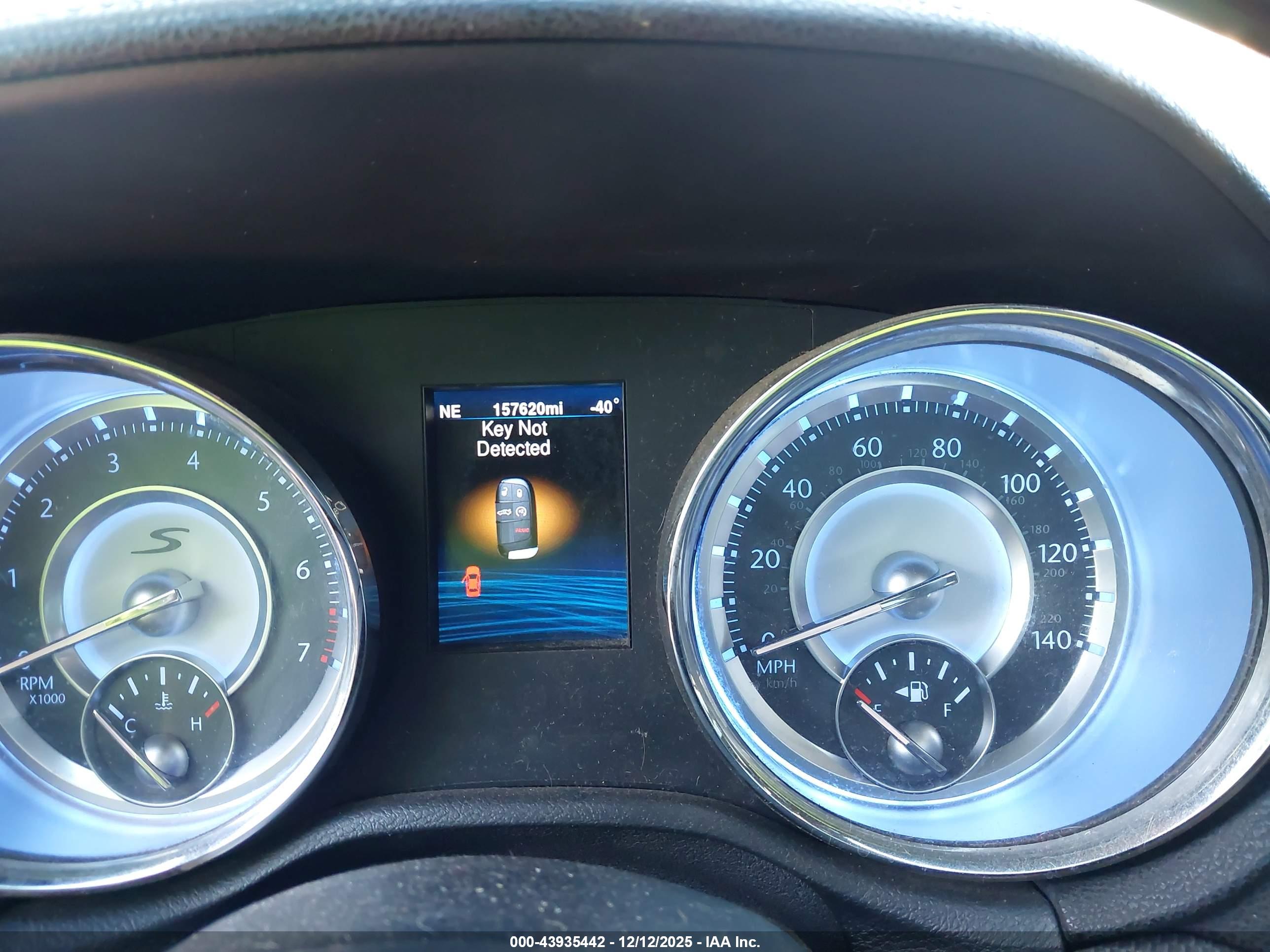 CHRYSLER 300 image 7