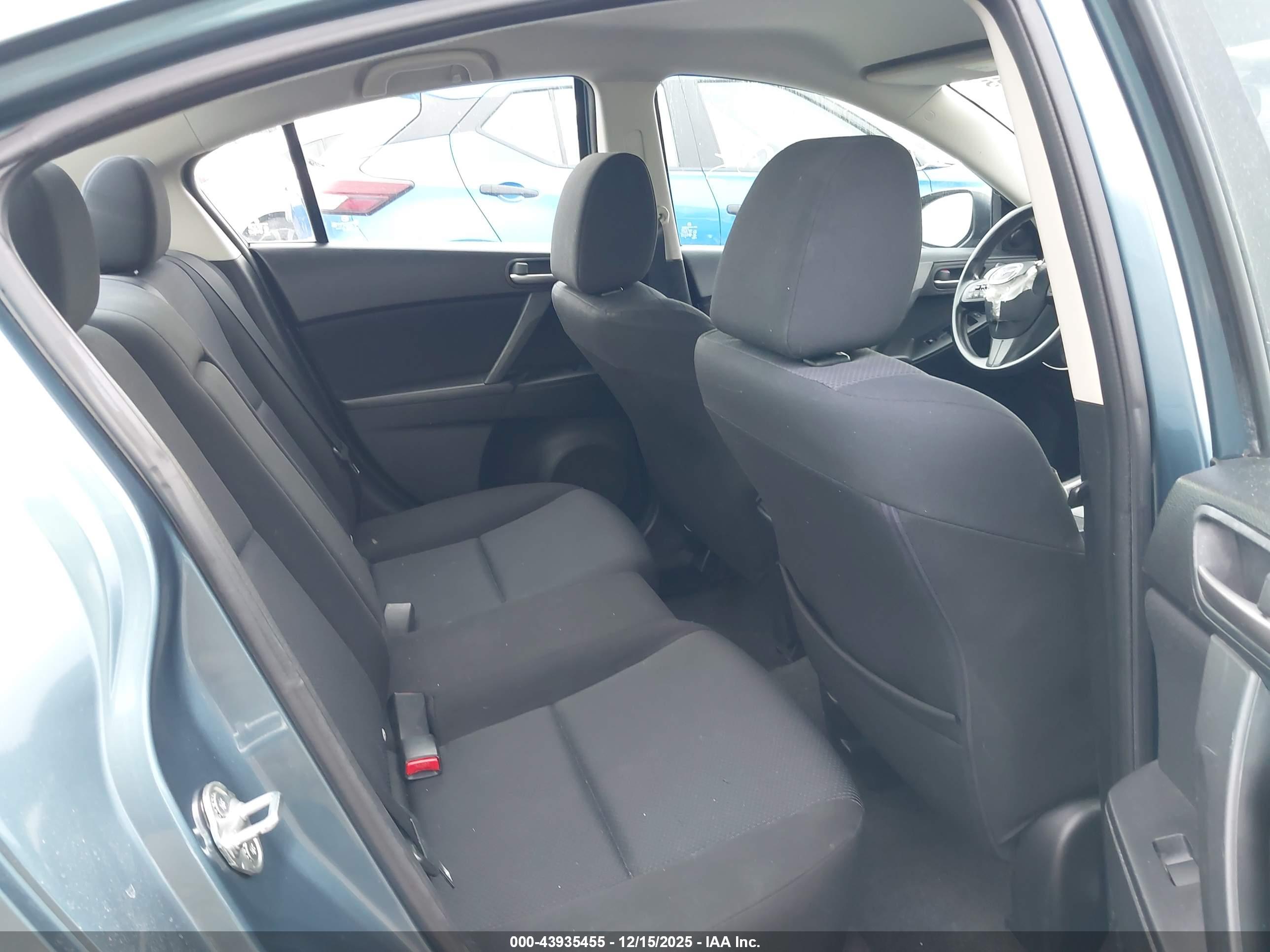 MAZDA MAZDA3 image 8