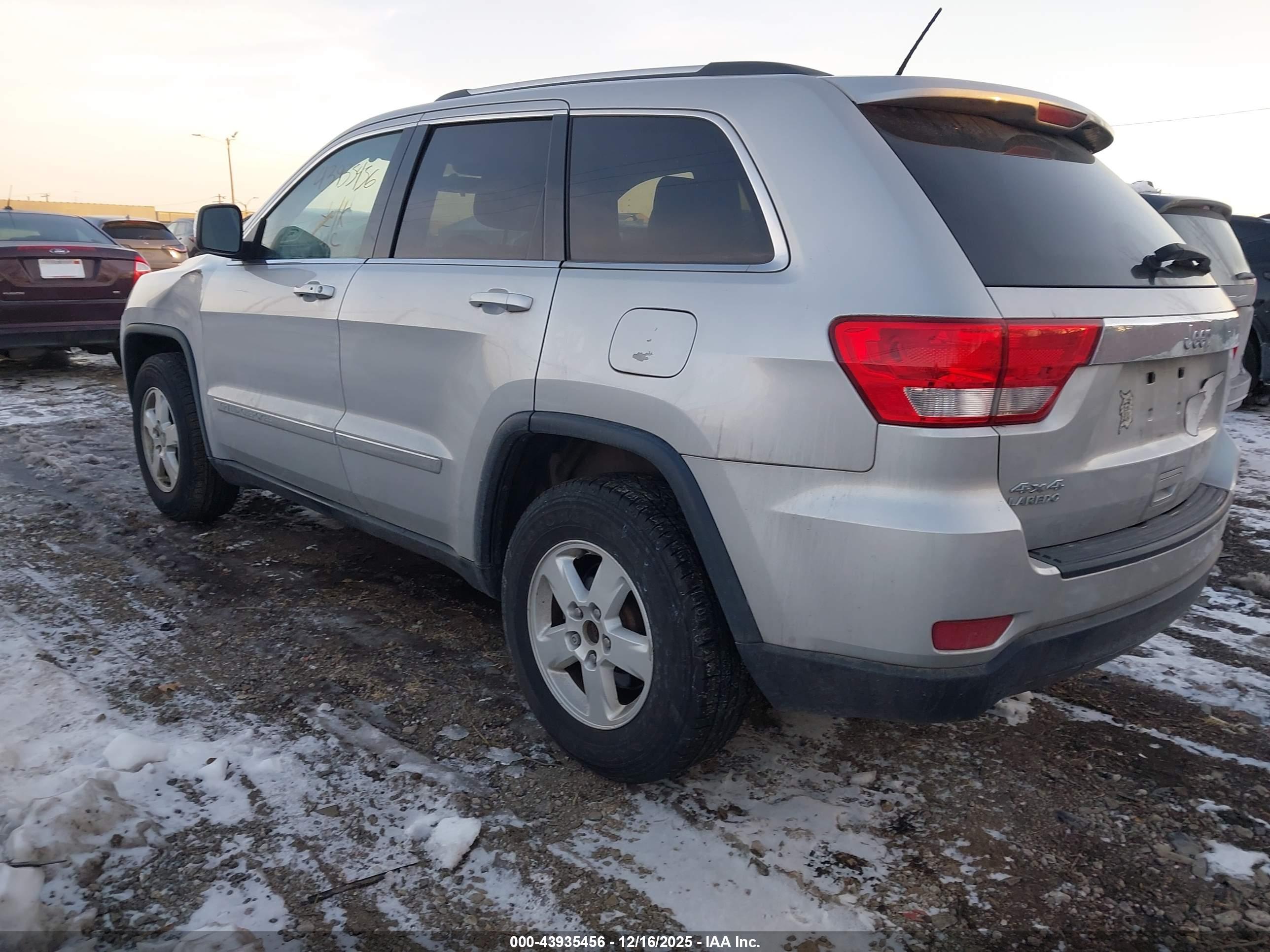 JEEP GRAND image 3