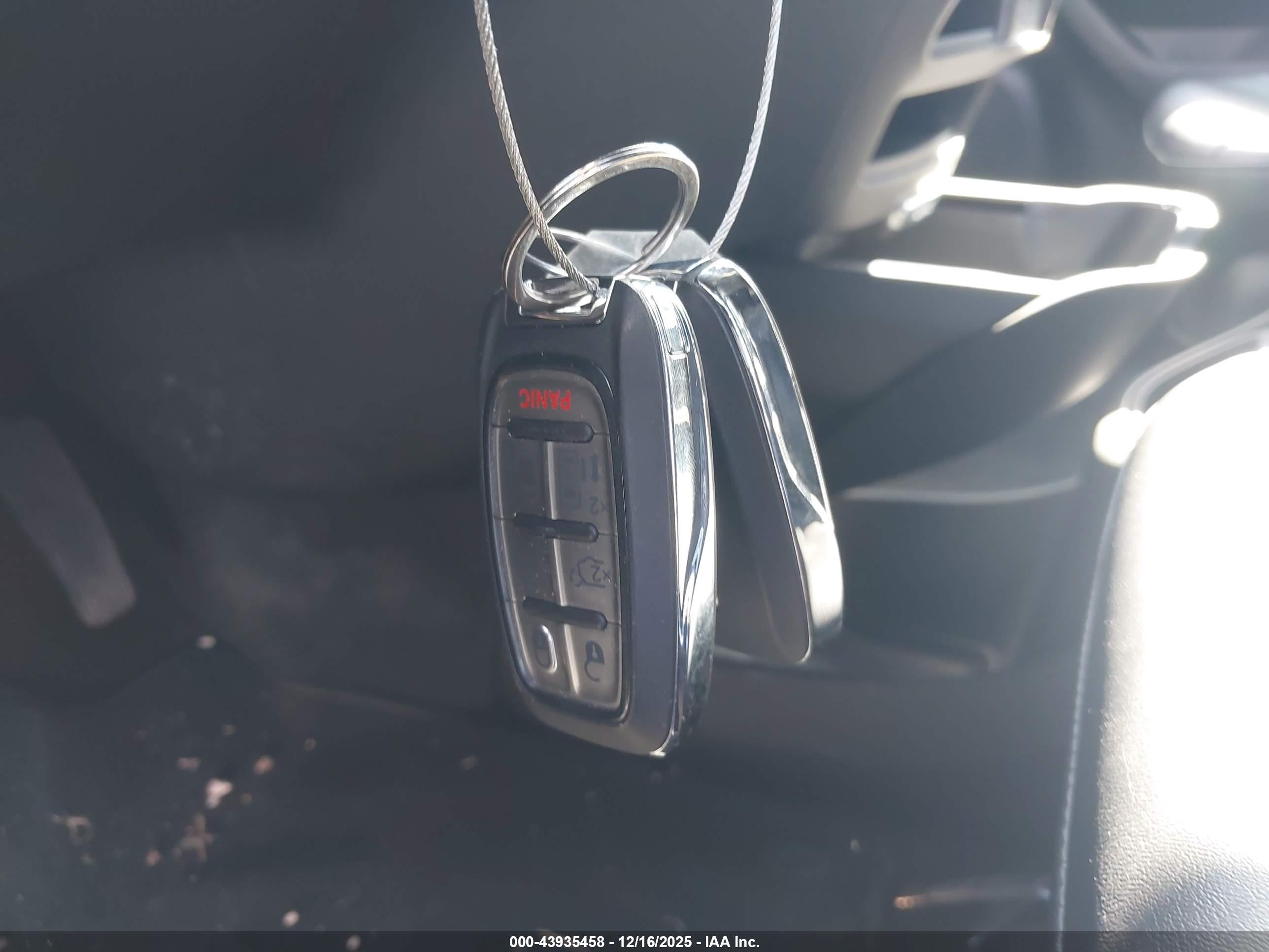 CHRYSLER PACIFICA image 11