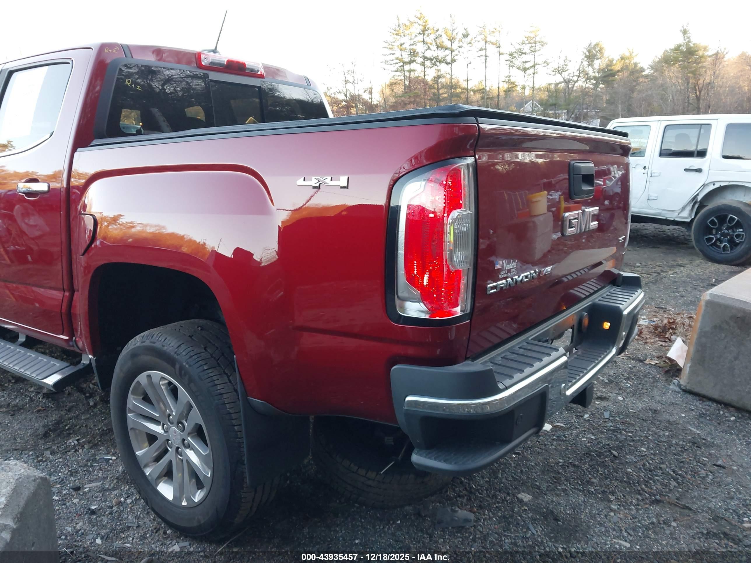 GMC CANYON image 3