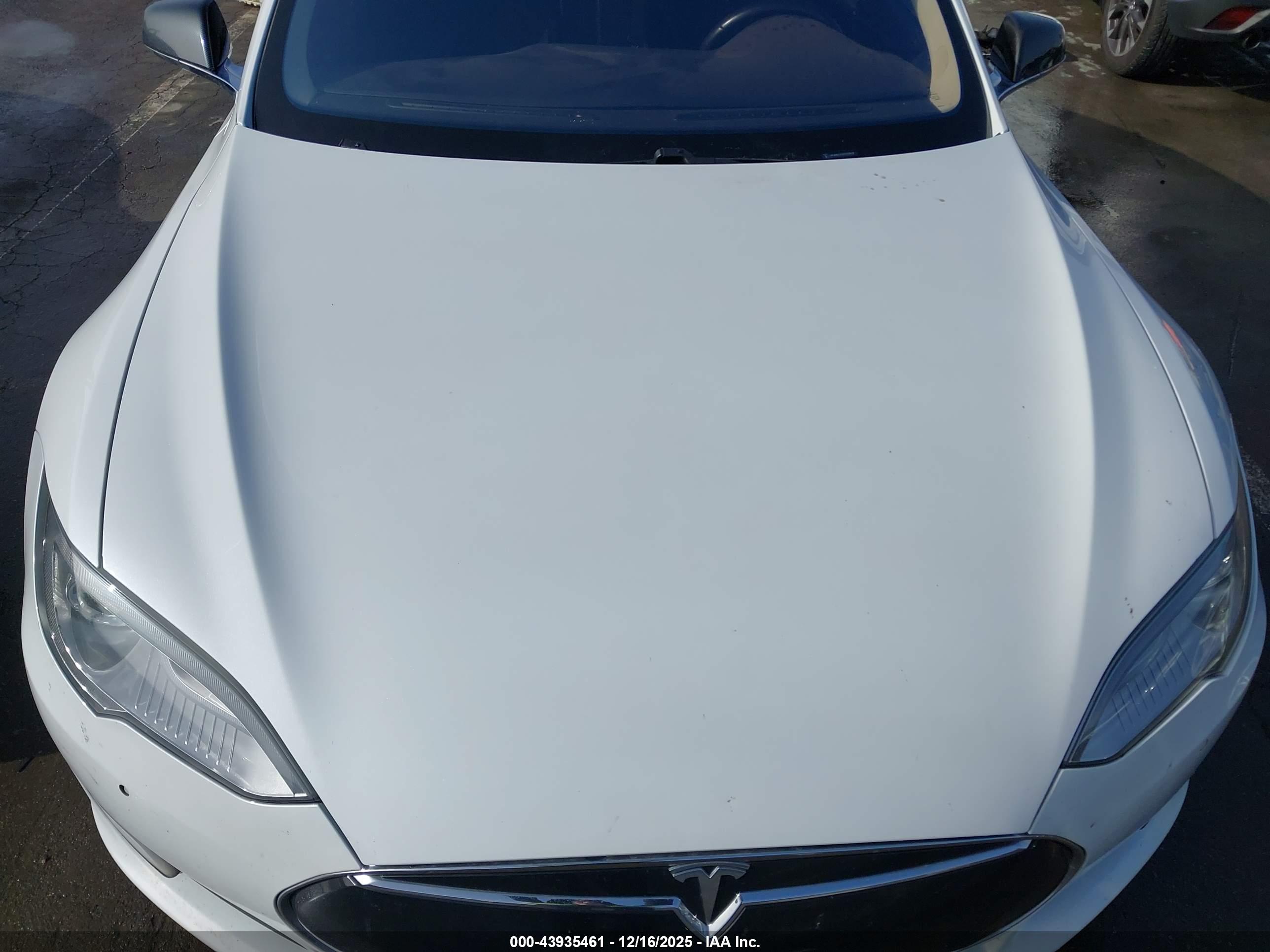 TESLA MODEL image 10