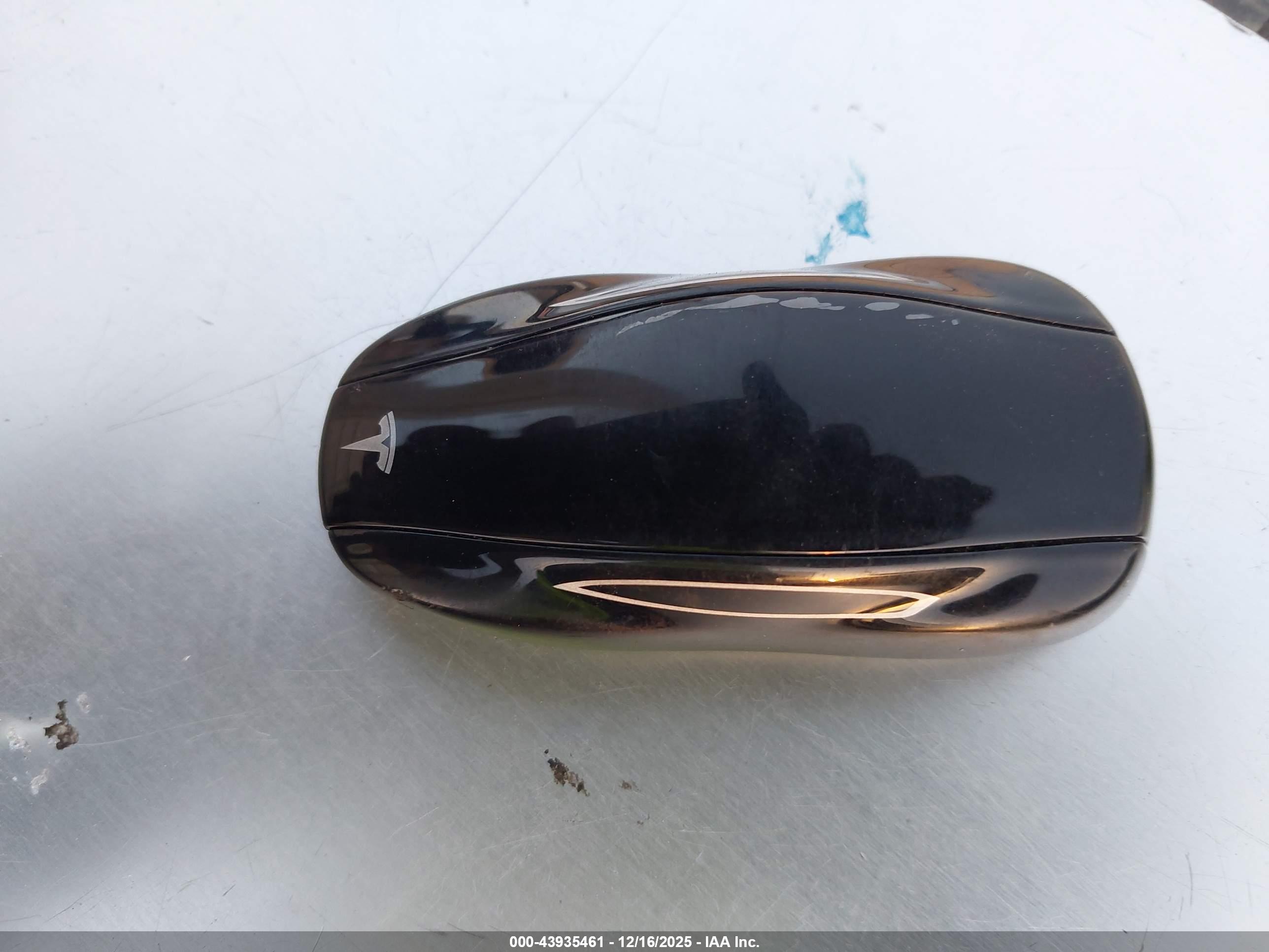 TESLA MODEL image 11