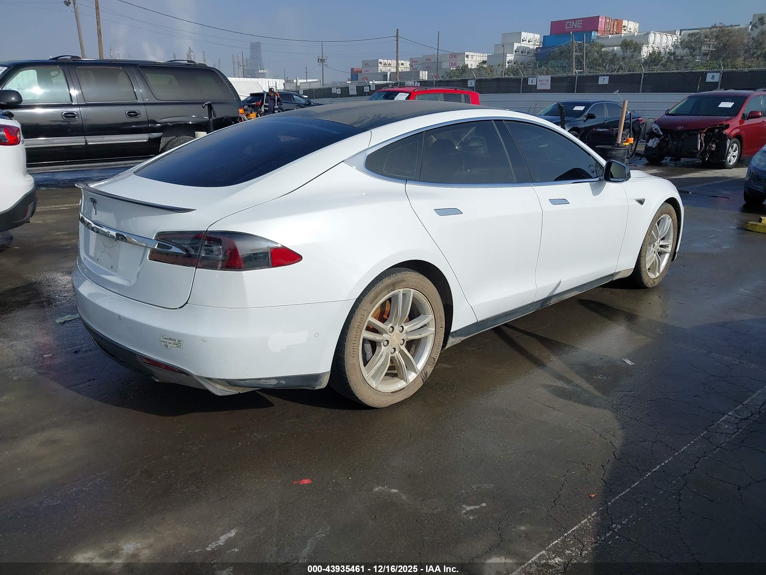 TESLA MODEL image 4