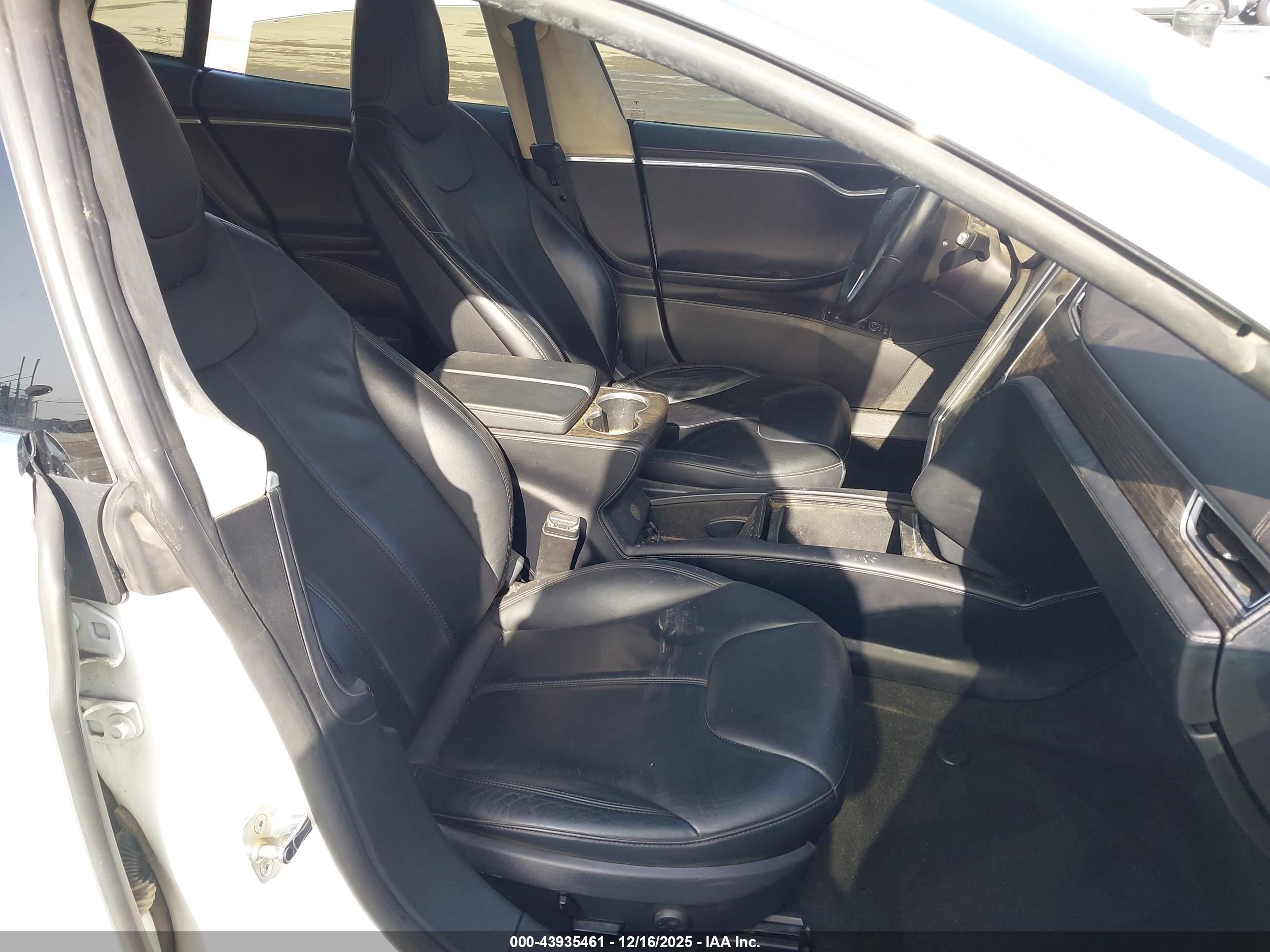 TESLA MODEL image 5