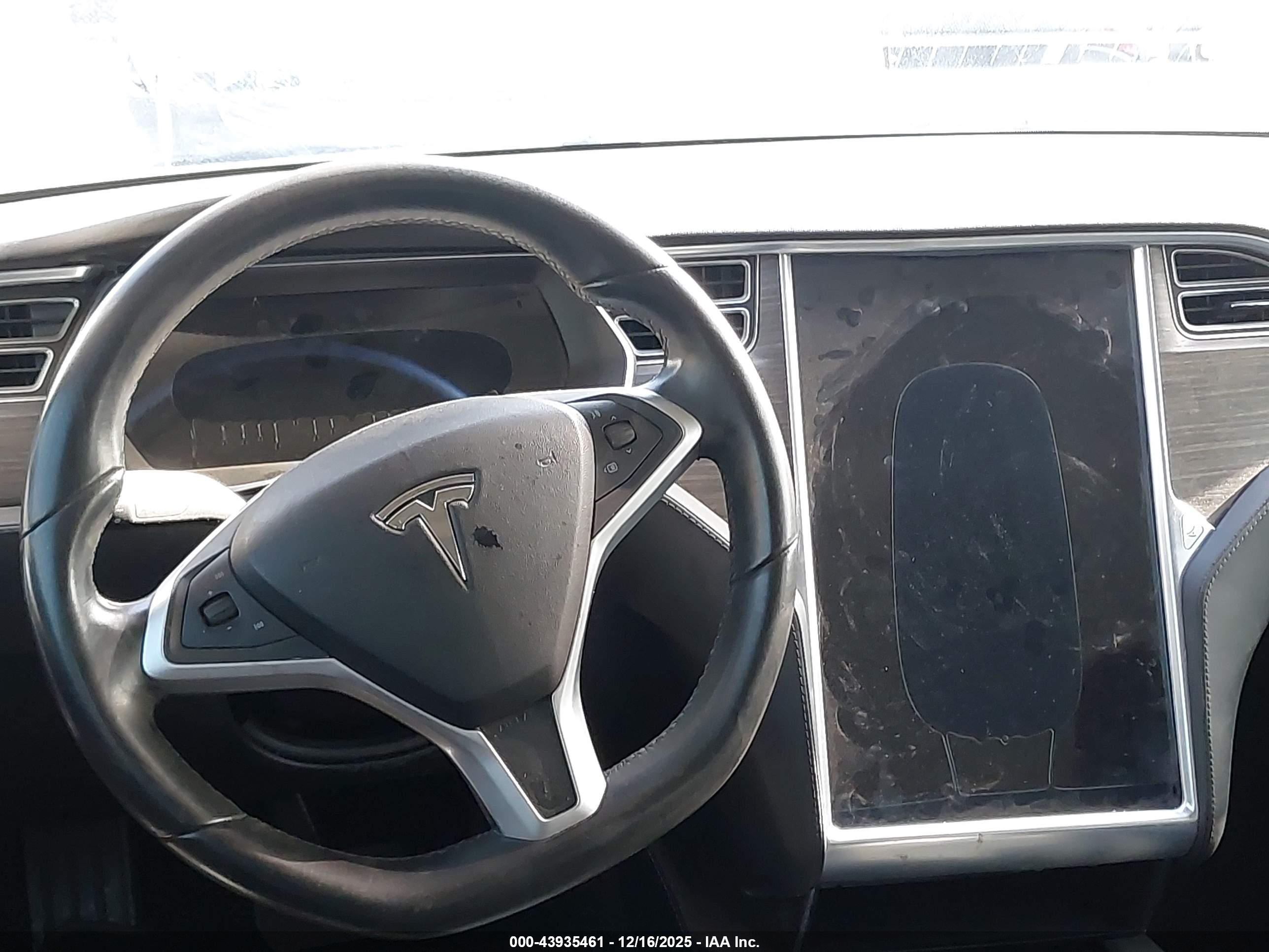 TESLA MODEL image 7
