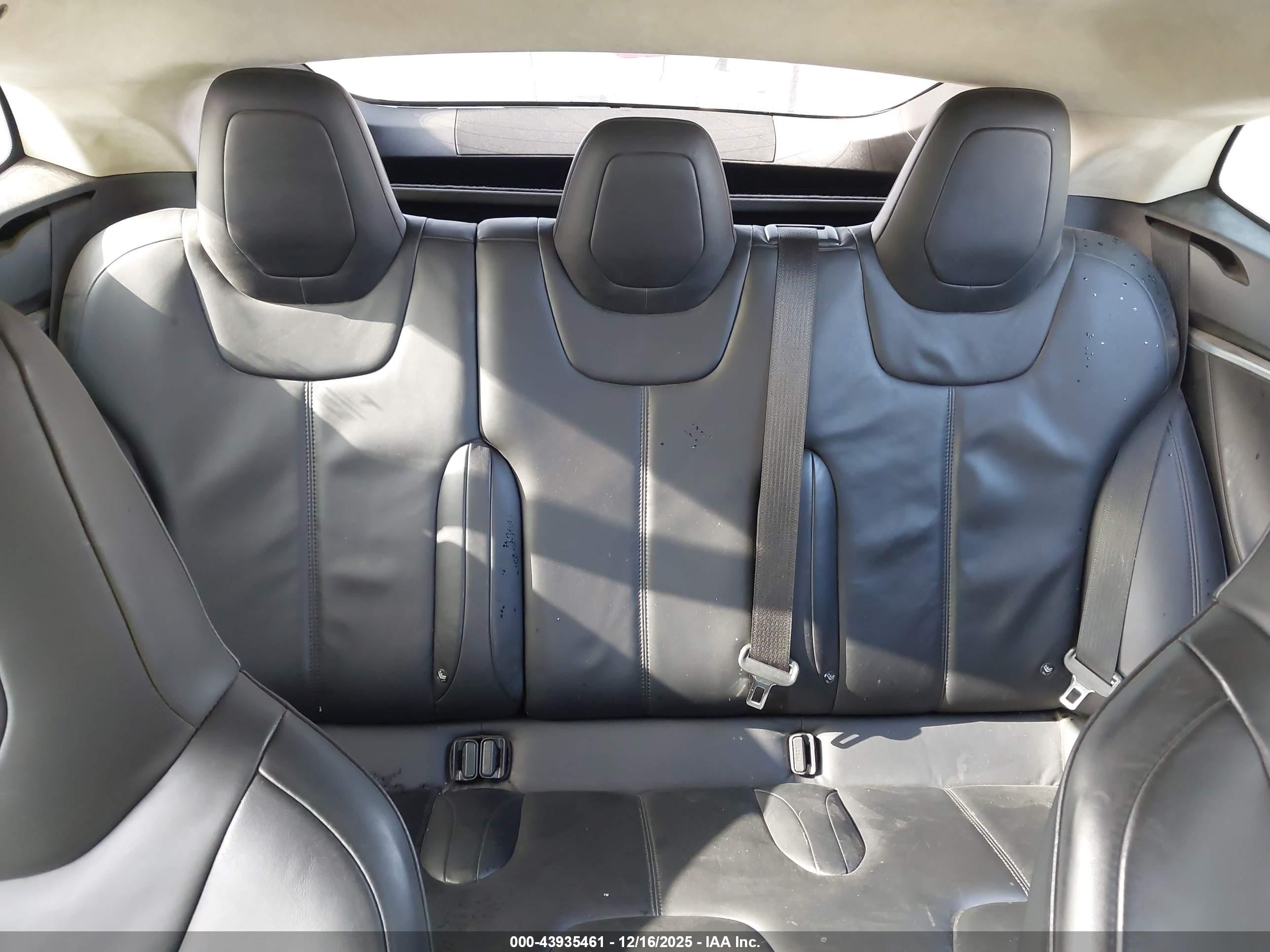TESLA MODEL image 8