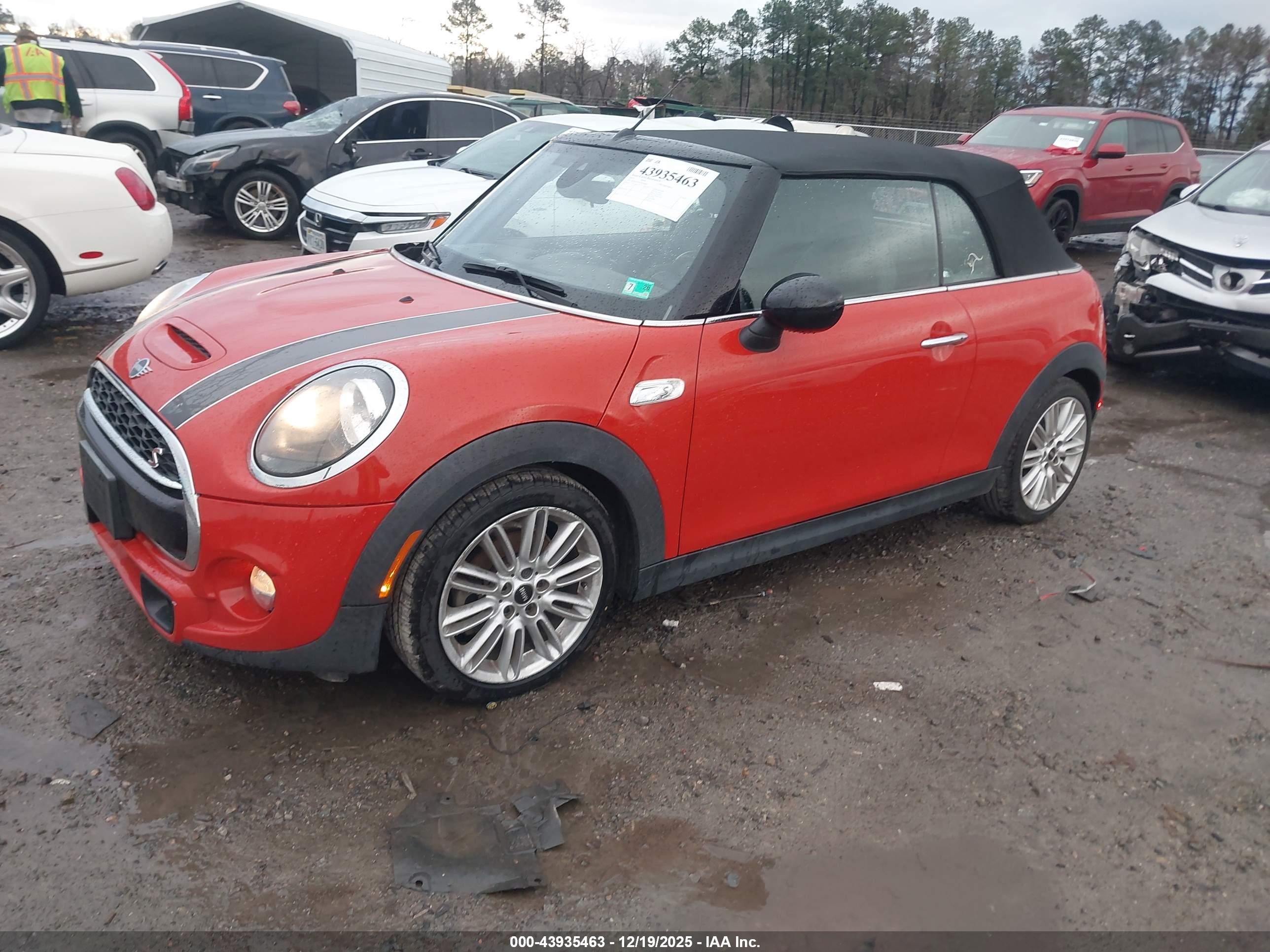 MINI CONVERTIBLE image 2