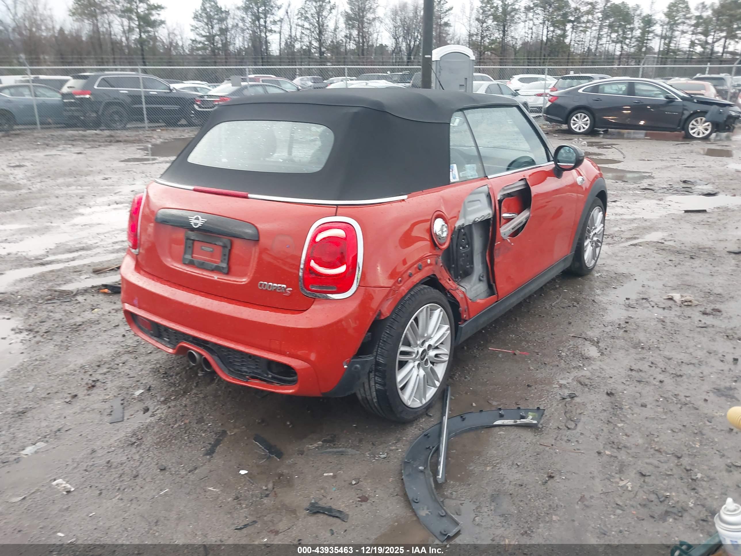 MINI CONVERTIBLE image 4