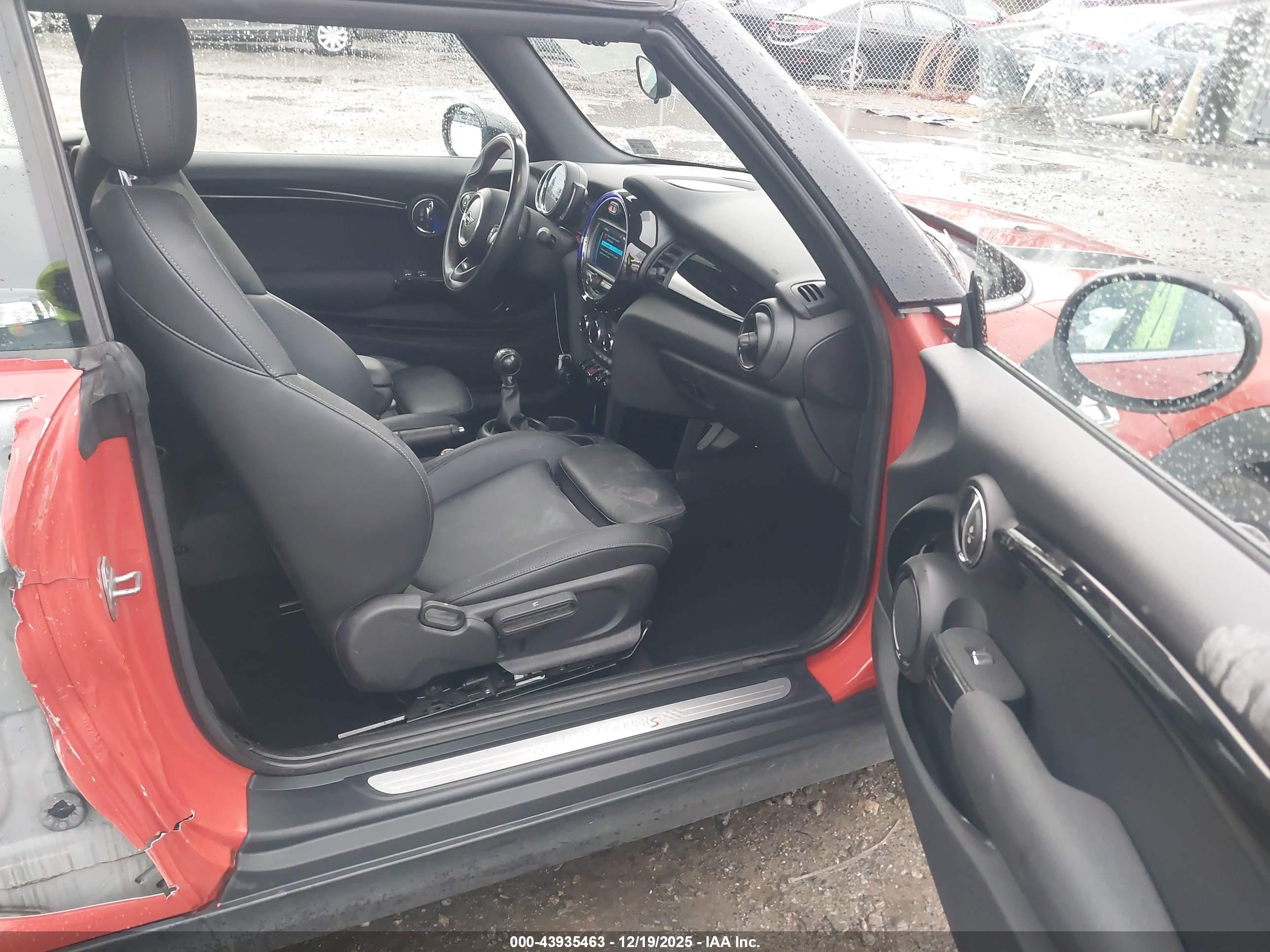MINI CONVERTIBLE image 5
