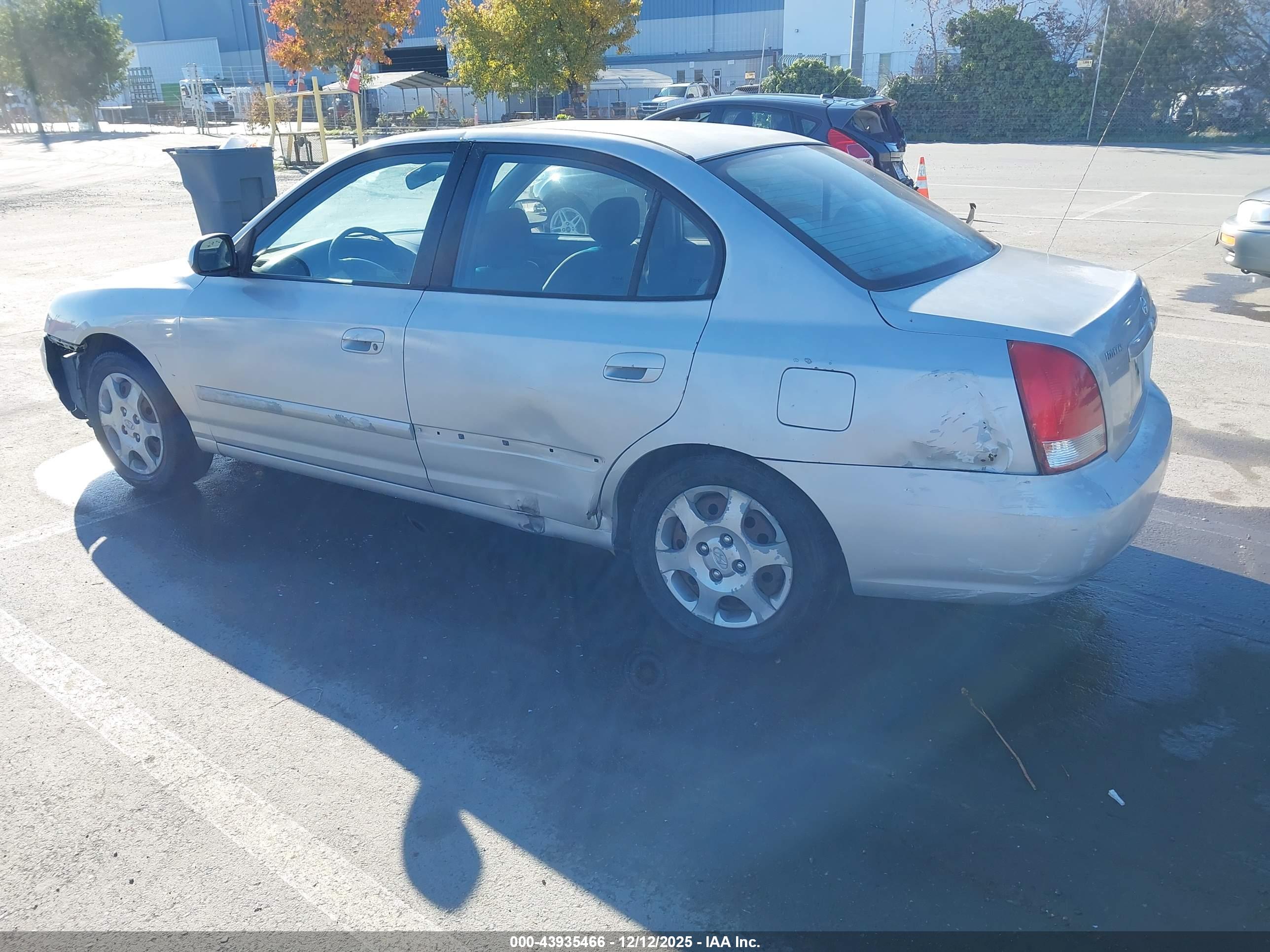 HYUNDAI ELANTRA image 3