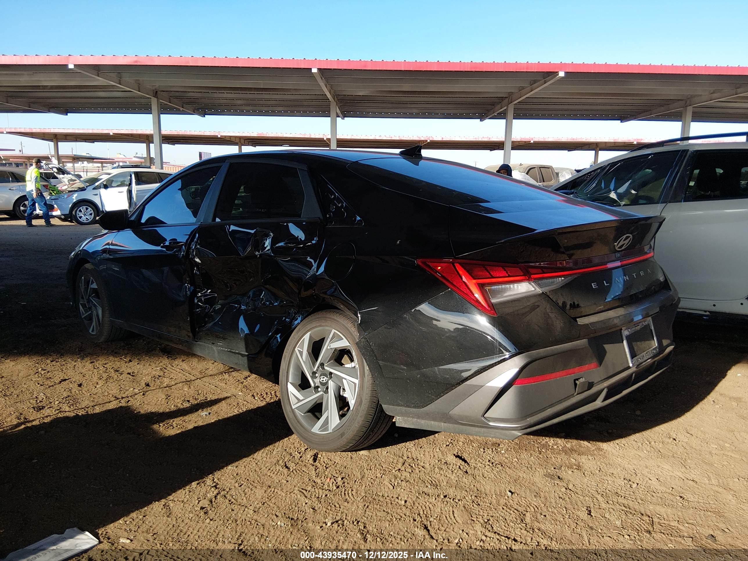 HYUNDAI ELANTRA image 3