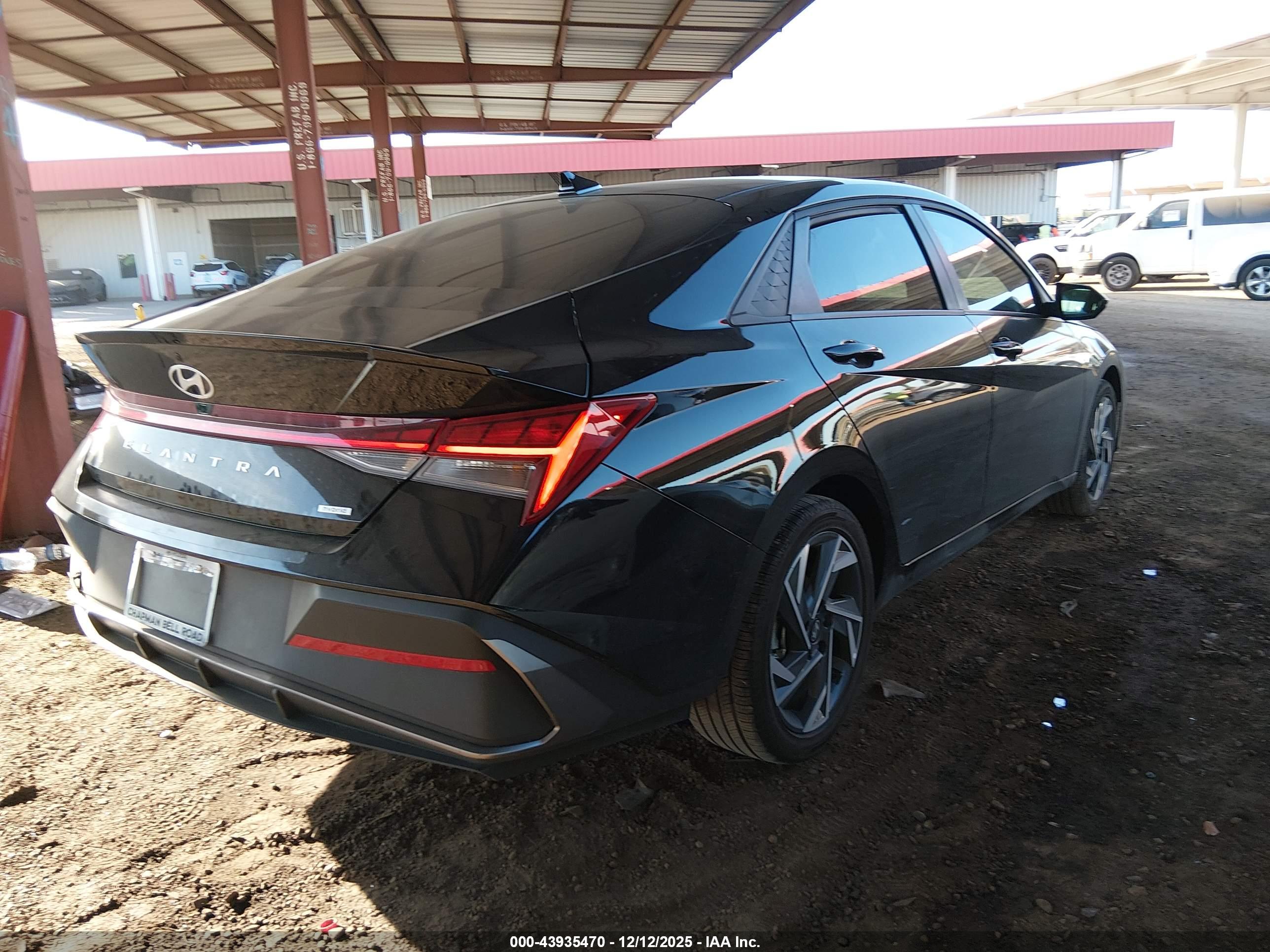 HYUNDAI ELANTRA image 4