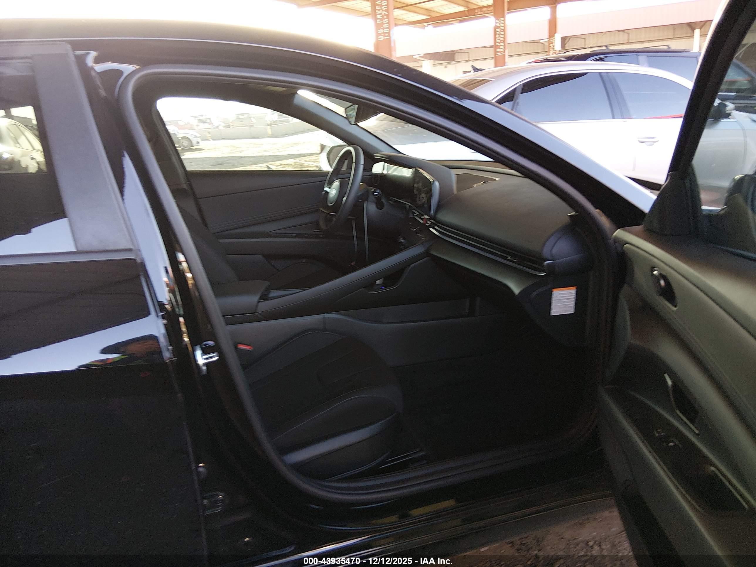 HYUNDAI ELANTRA image 5