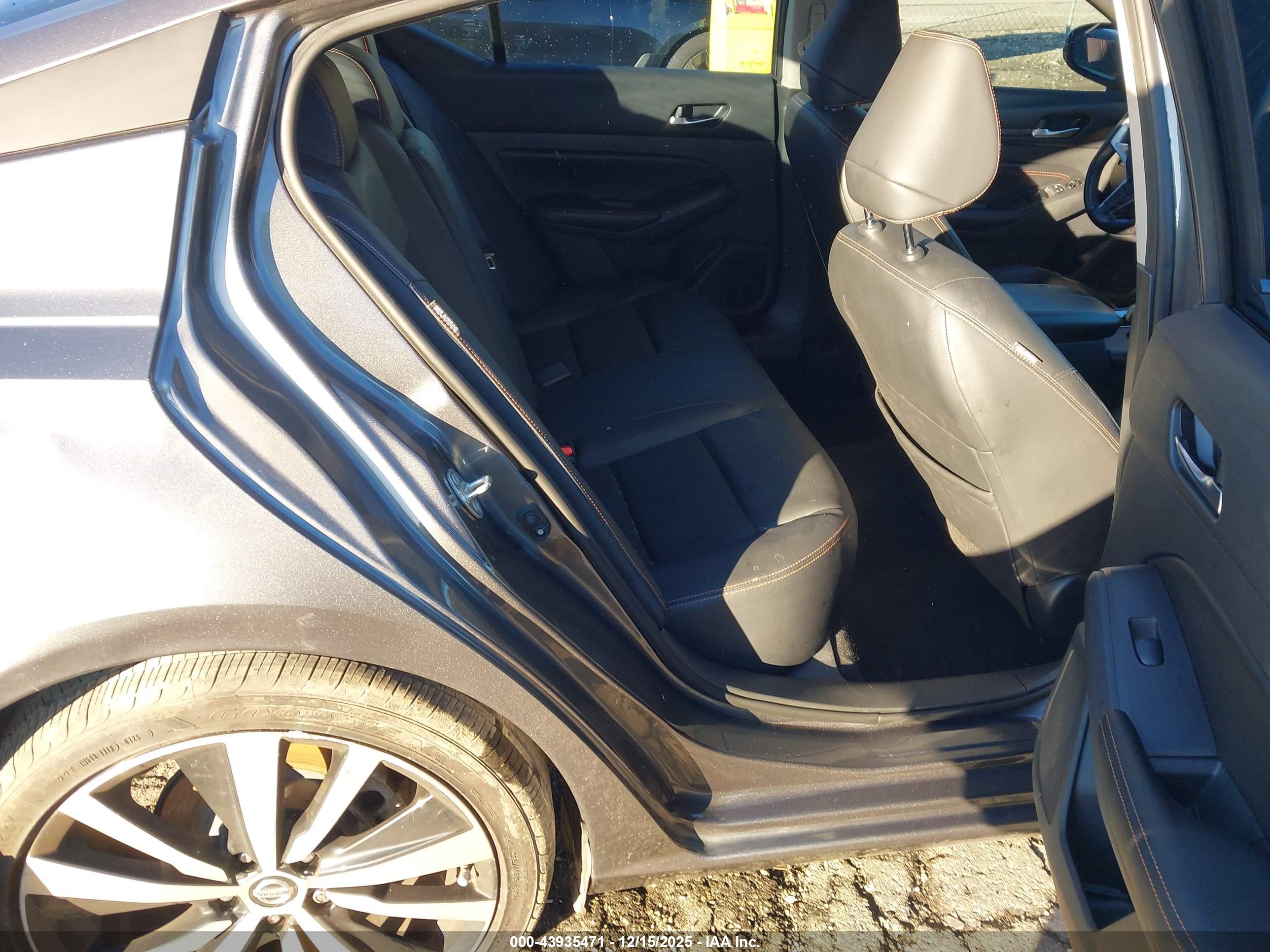 NISSAN ALTIMA image 8