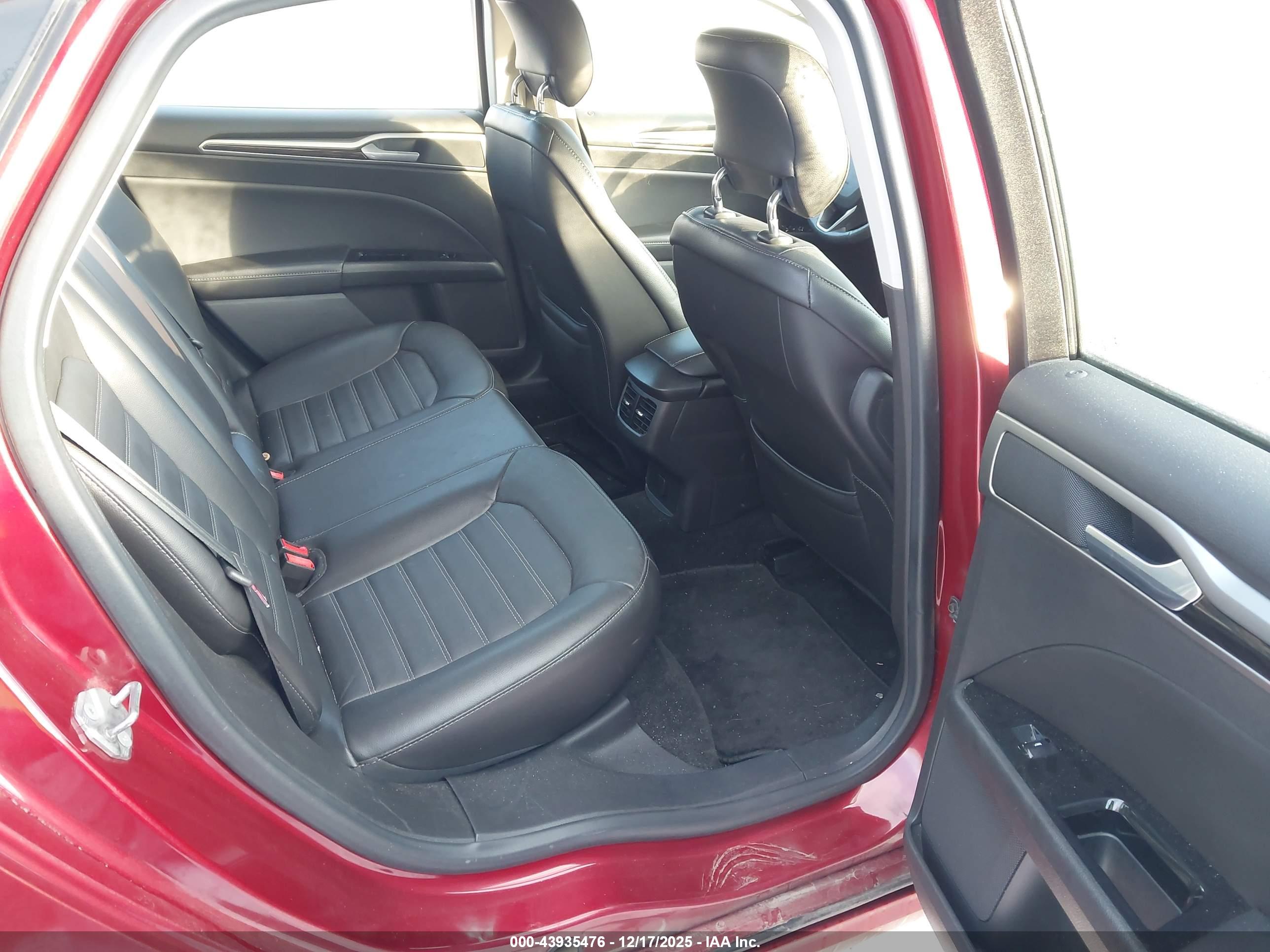 FORD FUSION image 8