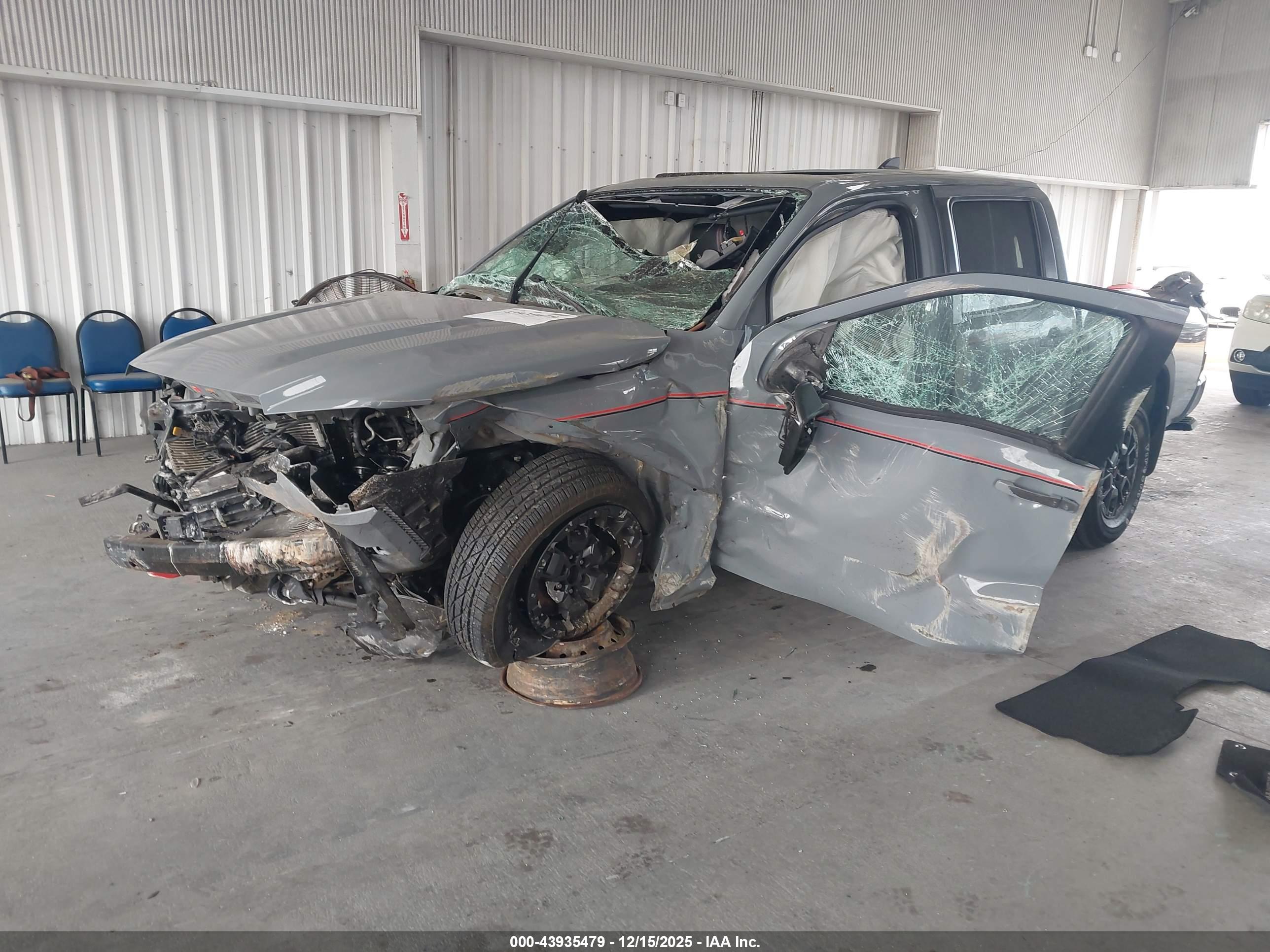 NISSAN FRONTIER image 2