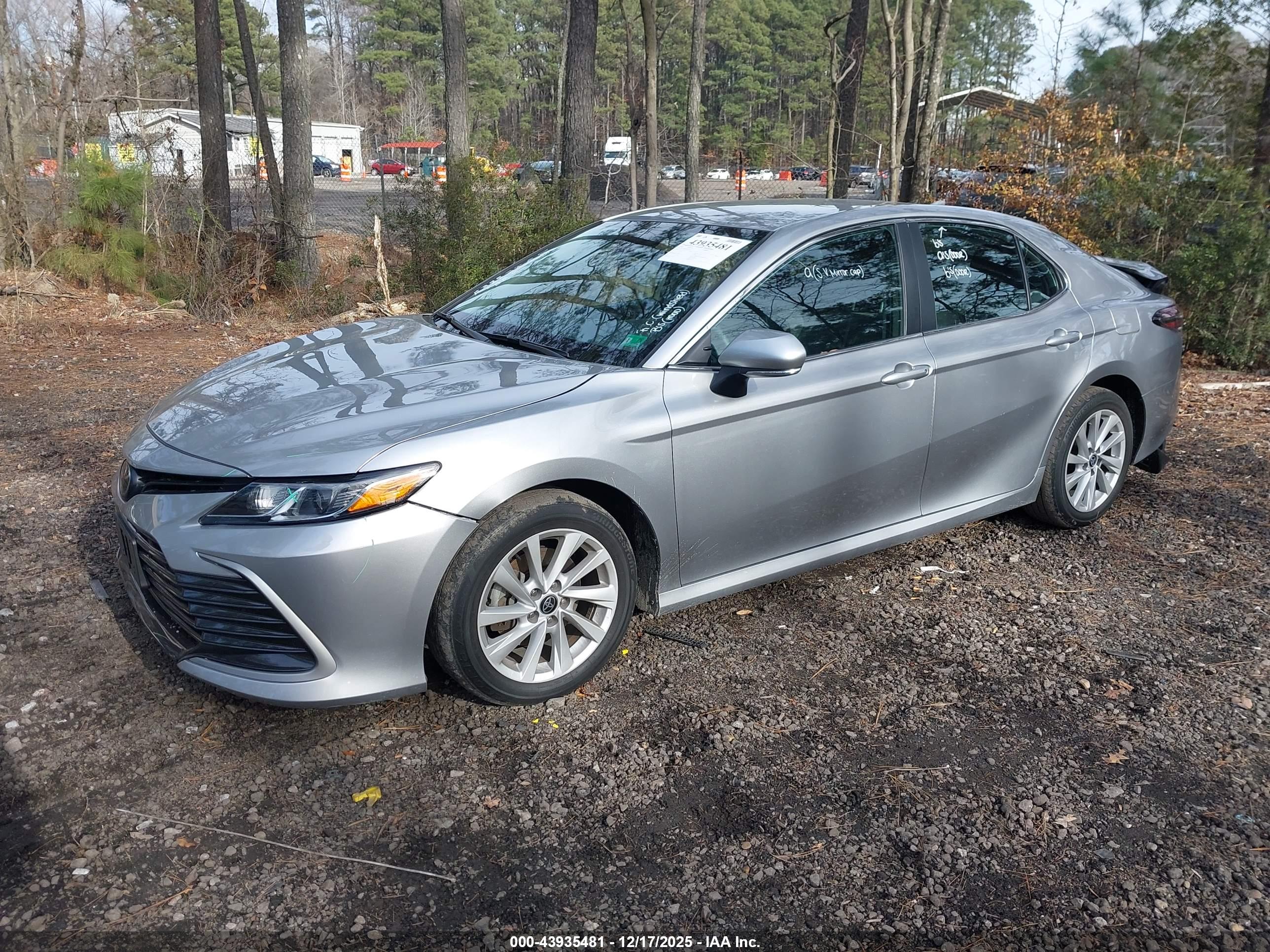 TOYOTA CAMRY image 2