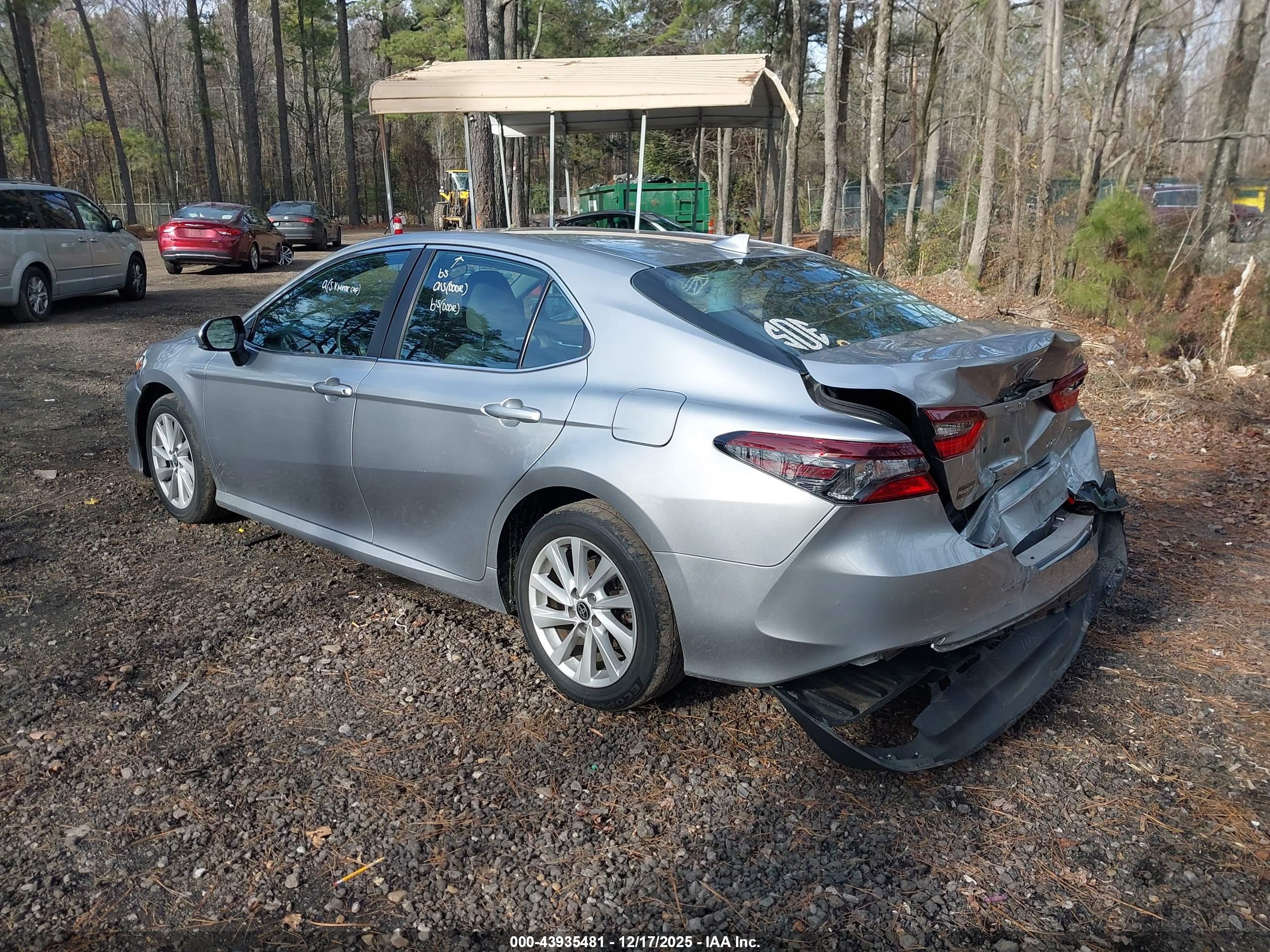 TOYOTA CAMRY image 3