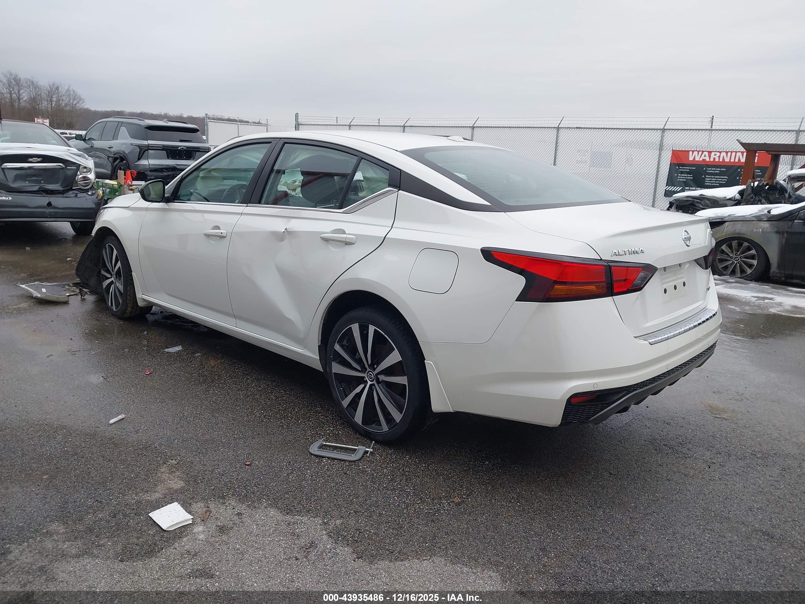 NISSAN ALTIMA image 3