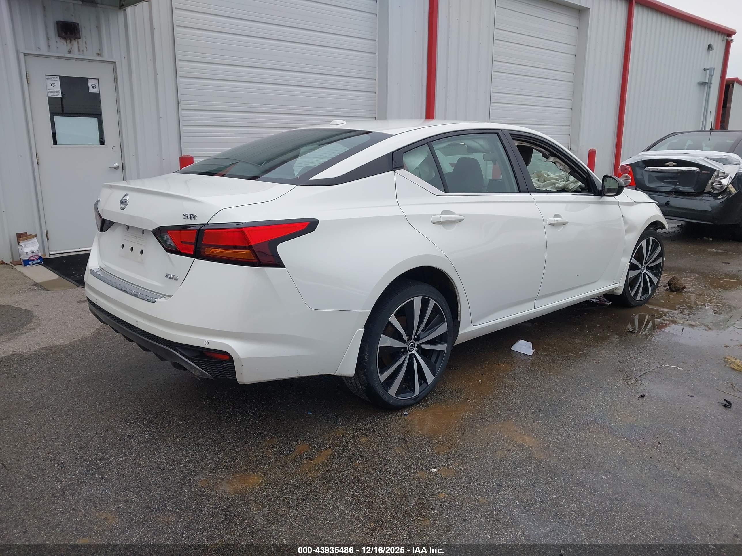 NISSAN ALTIMA image 4