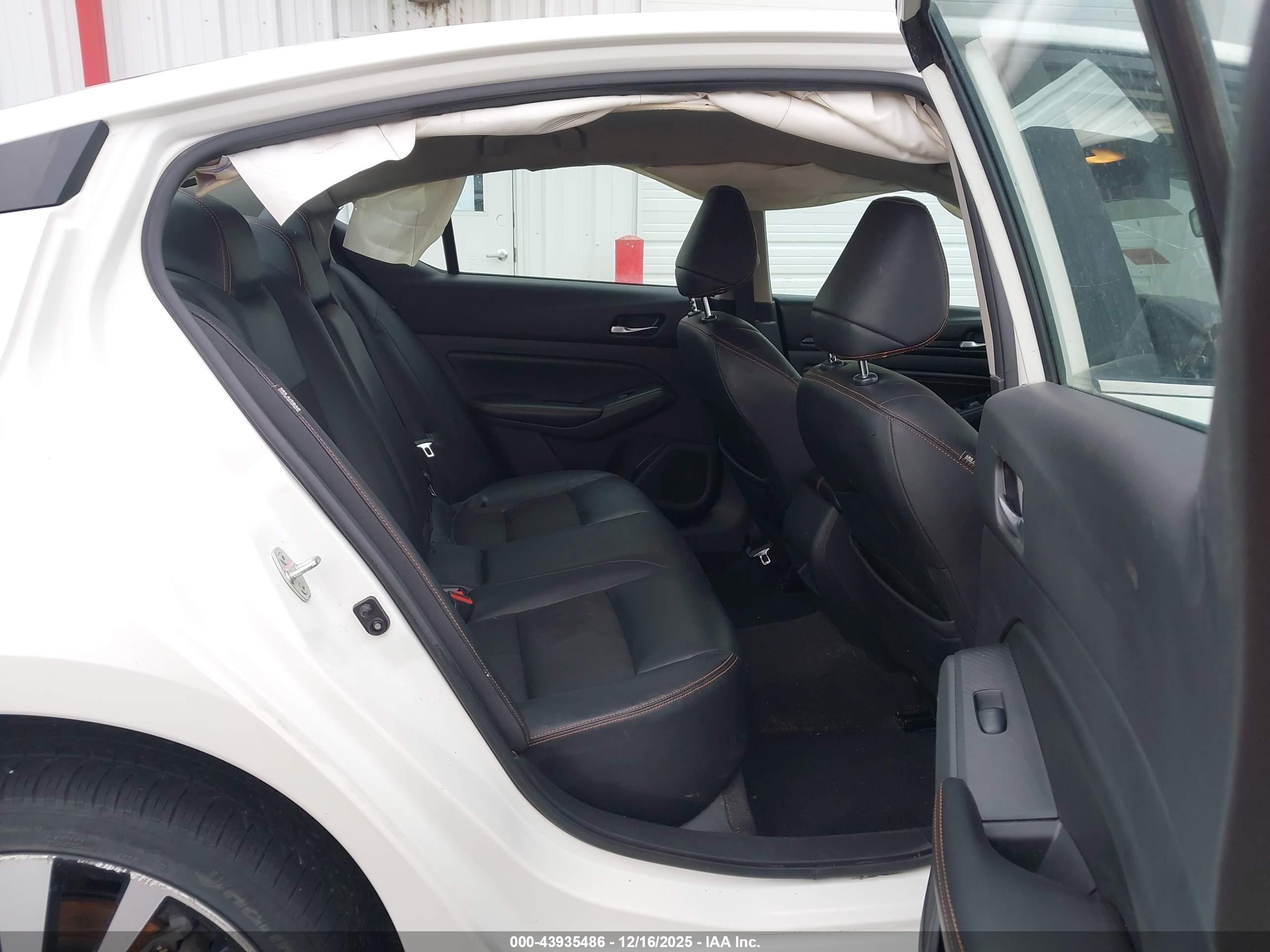 NISSAN ALTIMA image 8