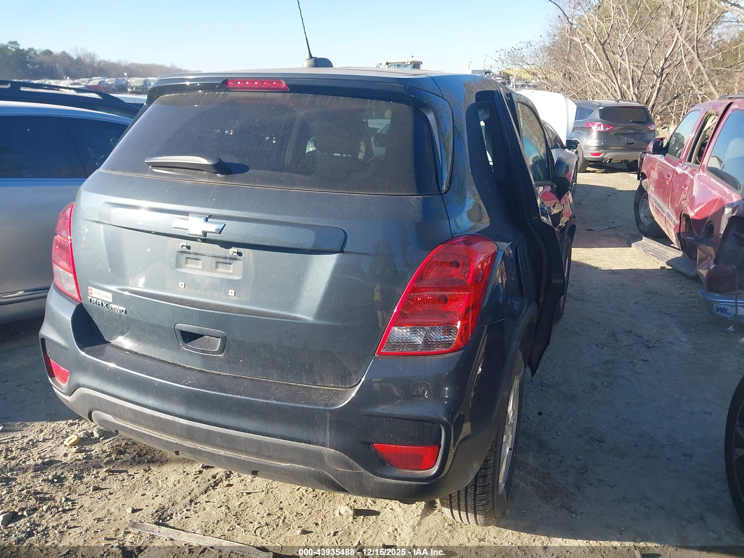 CHEVROLET TRAX image 4