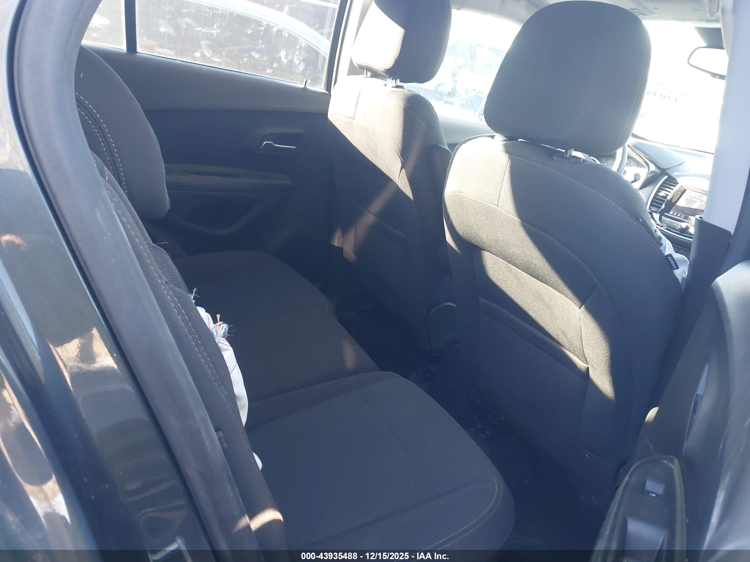 CHEVROLET TRAX image 8