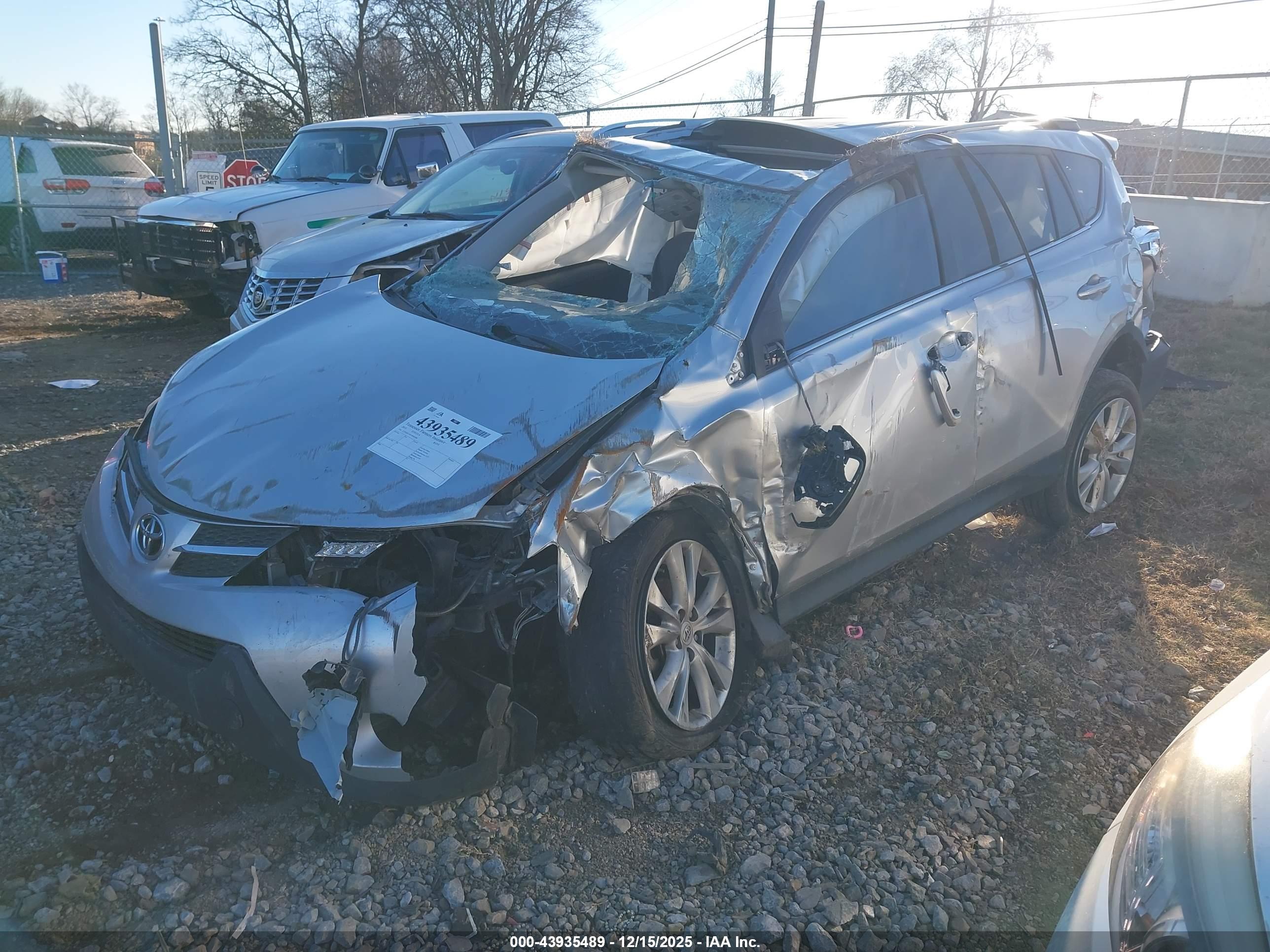 TOYOTA RAV4 image 2