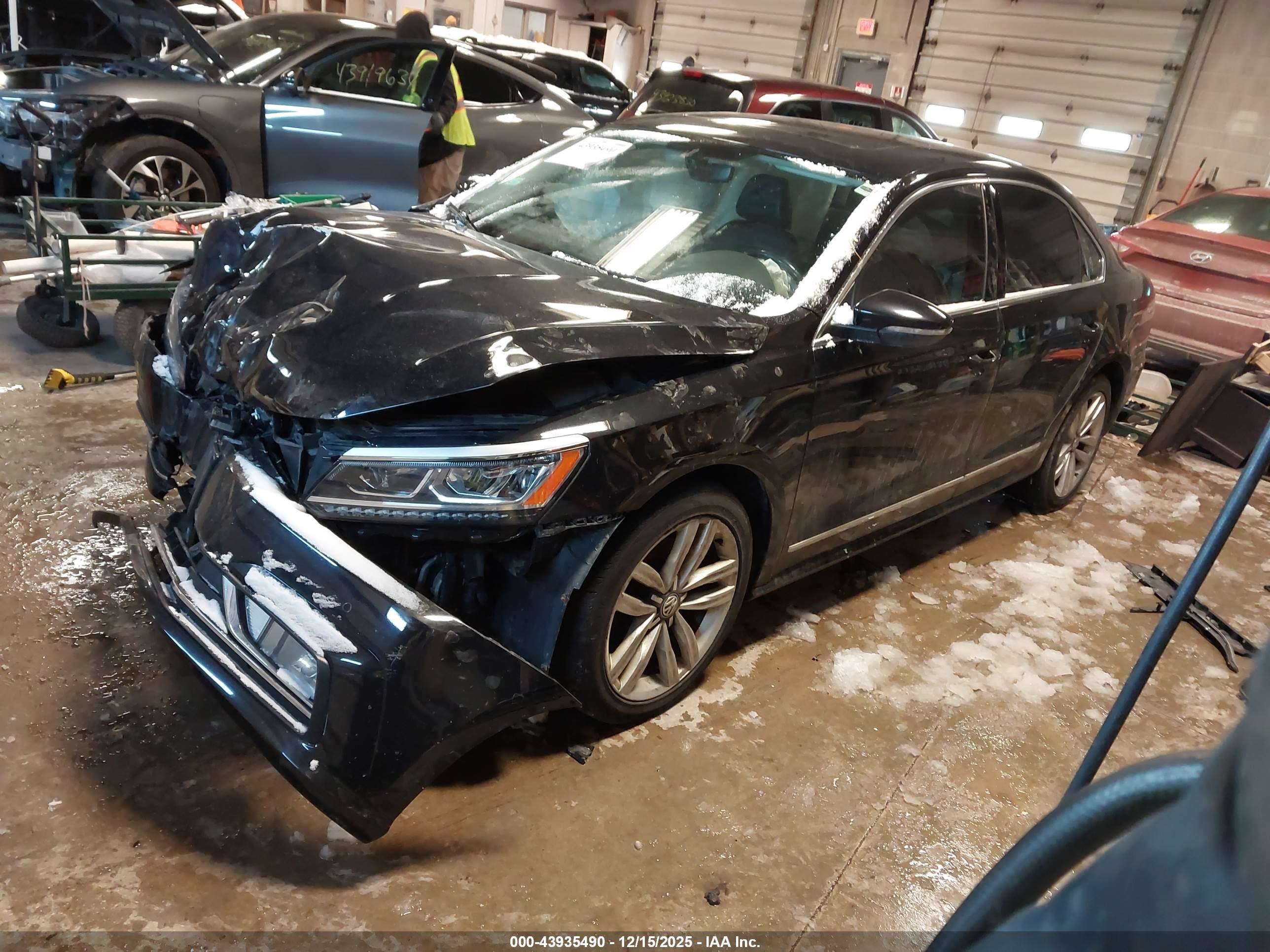 VOLKSWAGEN PASSAT image 2