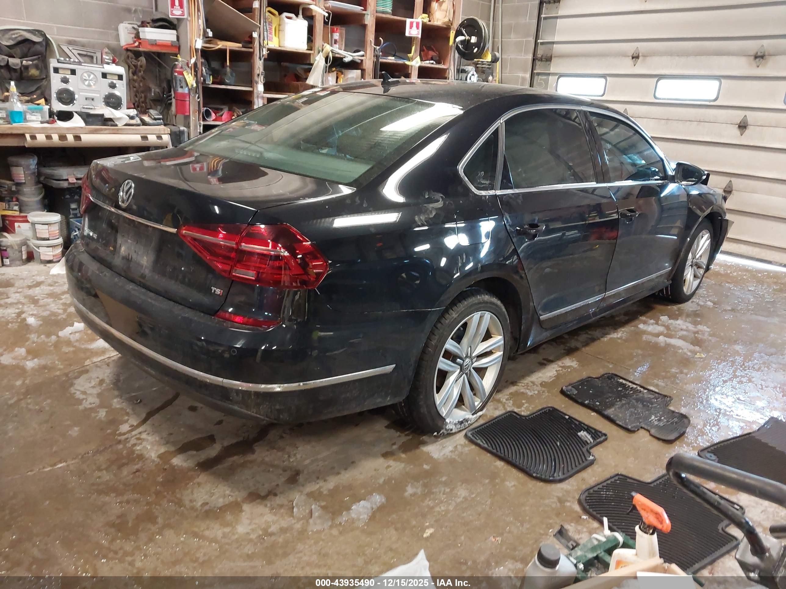 VOLKSWAGEN PASSAT image 4