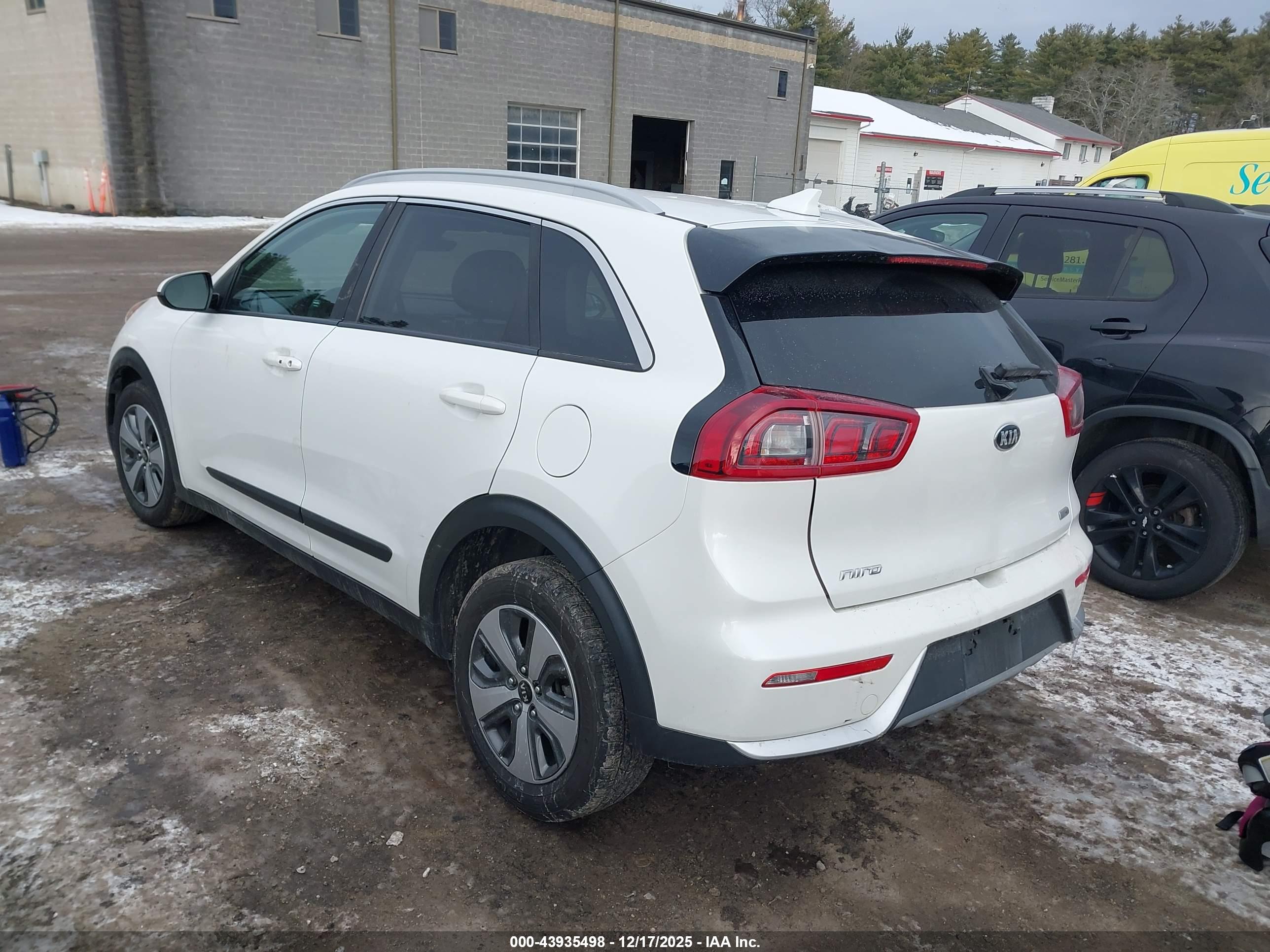 KIA NIRO image 3