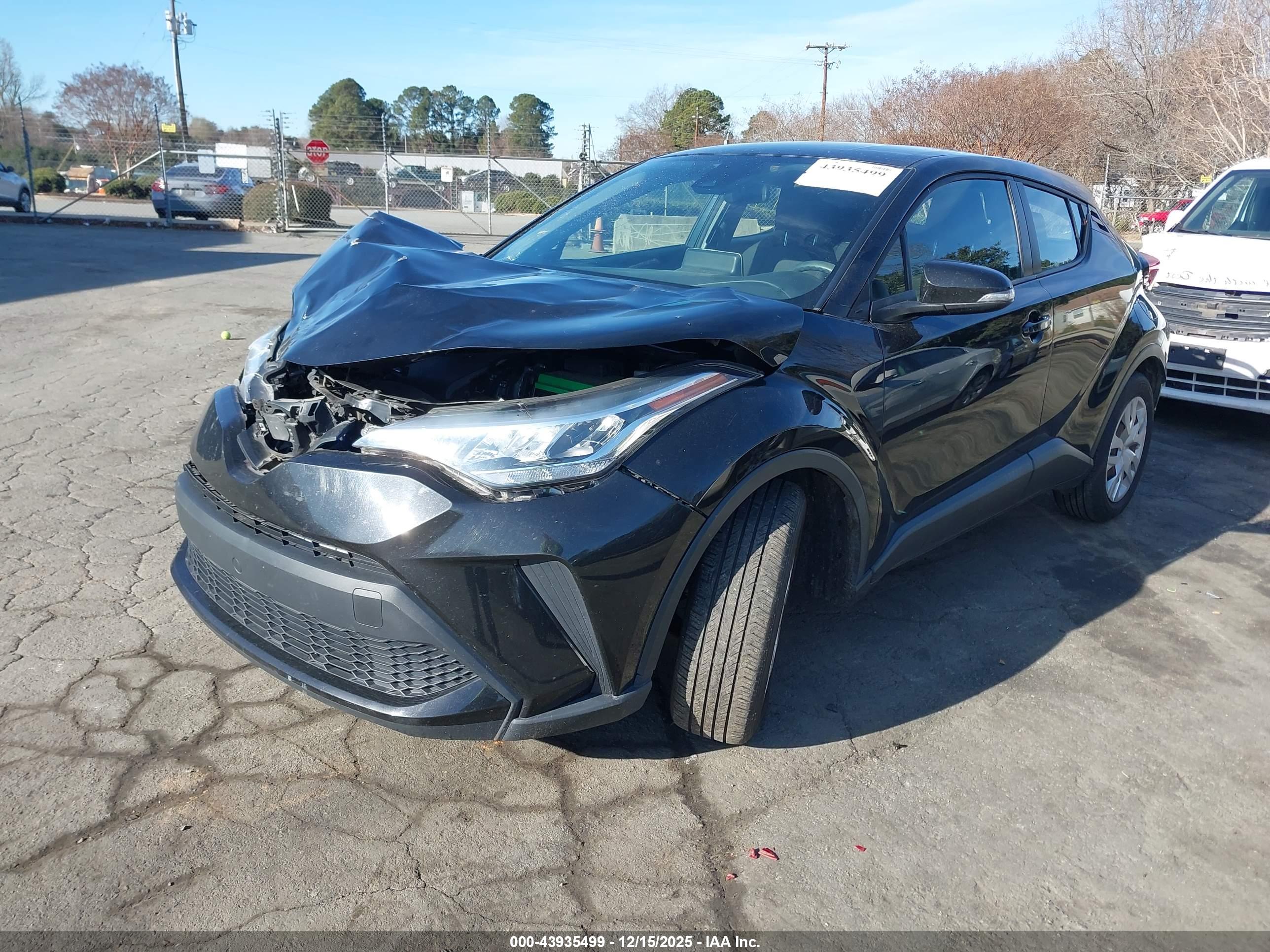 TOYOTA C-HR image 2