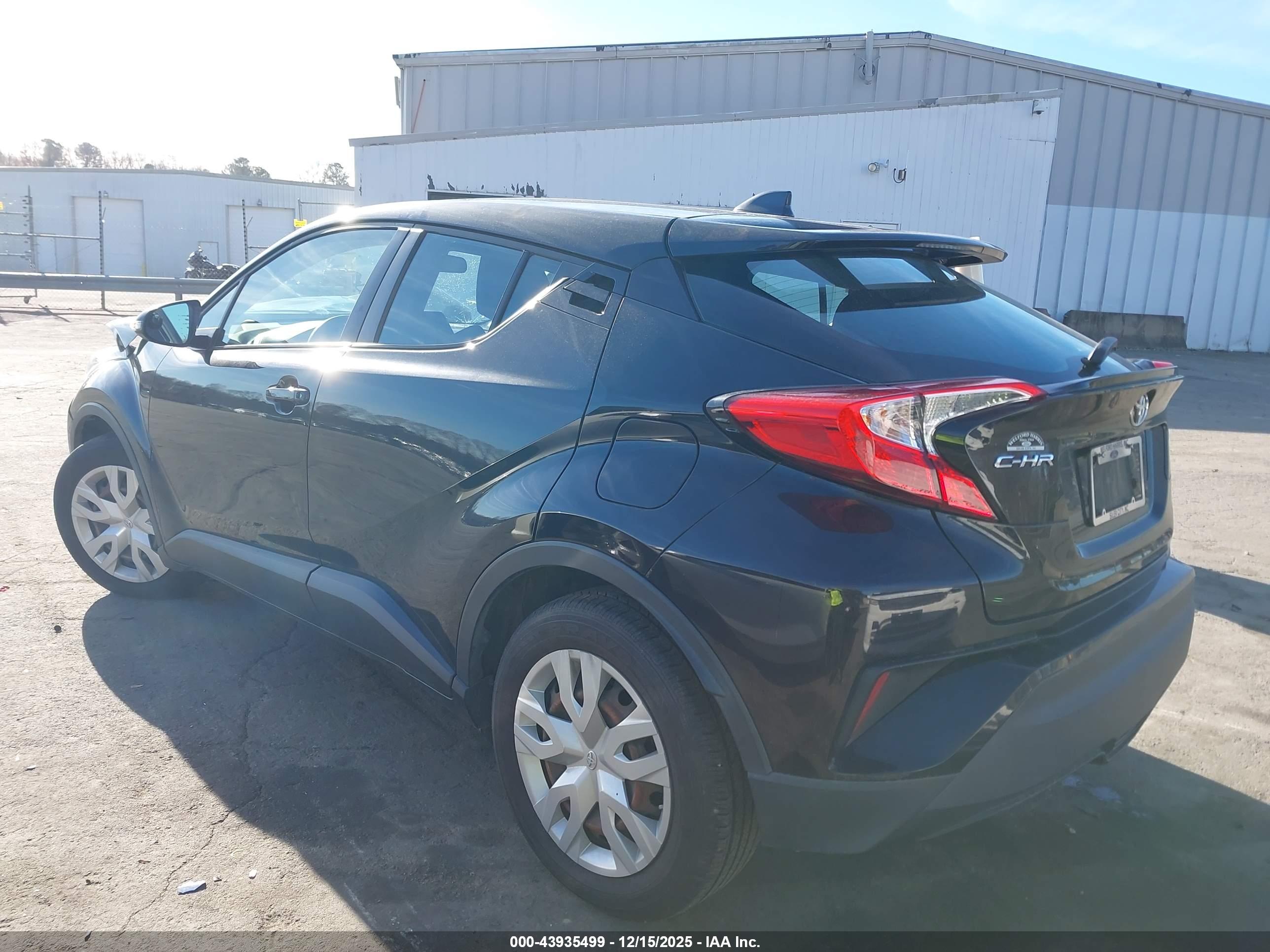 TOYOTA C-HR image 3