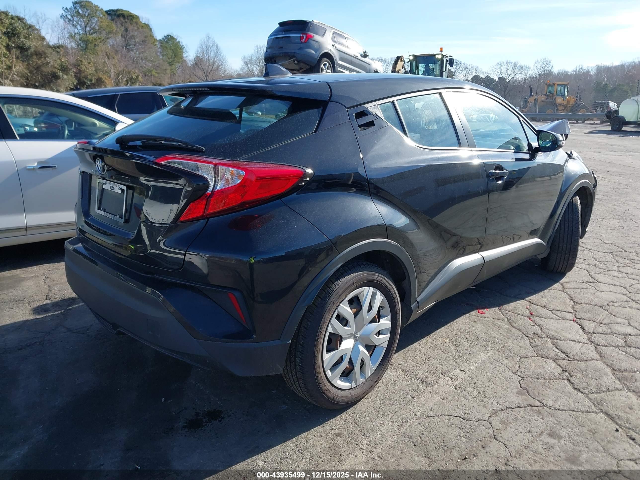 TOYOTA C-HR image 4