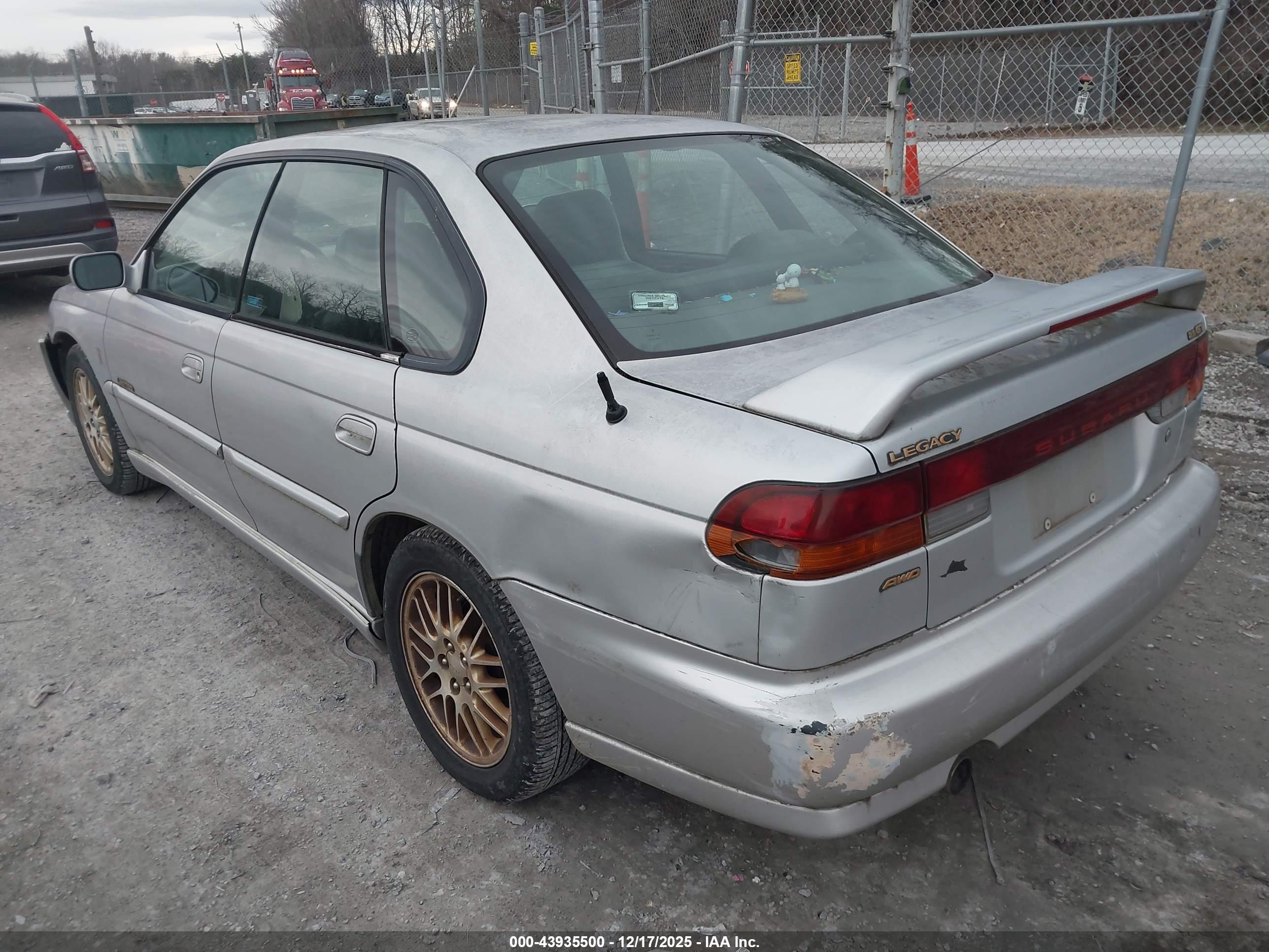 SUBARU LEGACY image 3