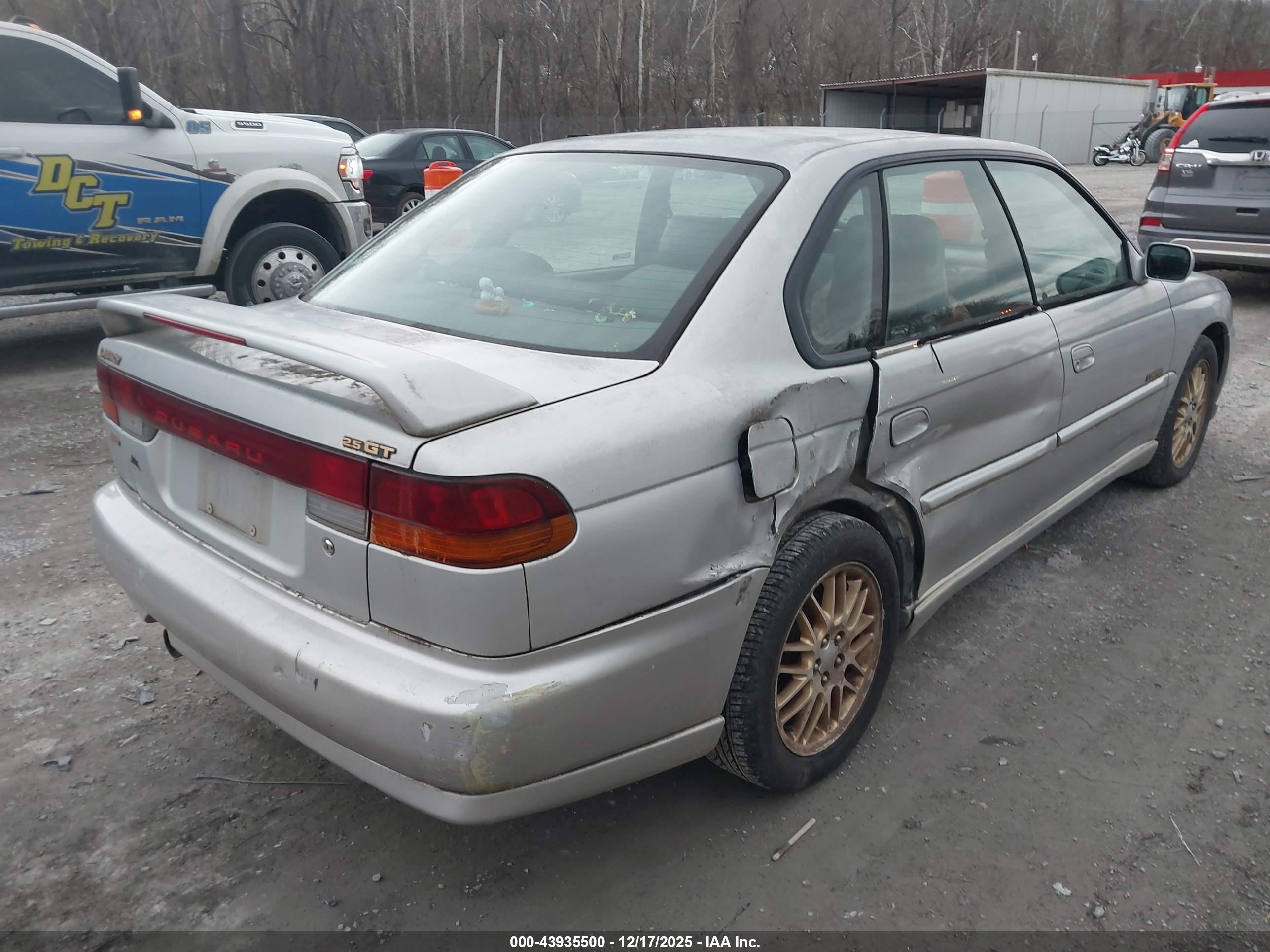 SUBARU LEGACY image 4