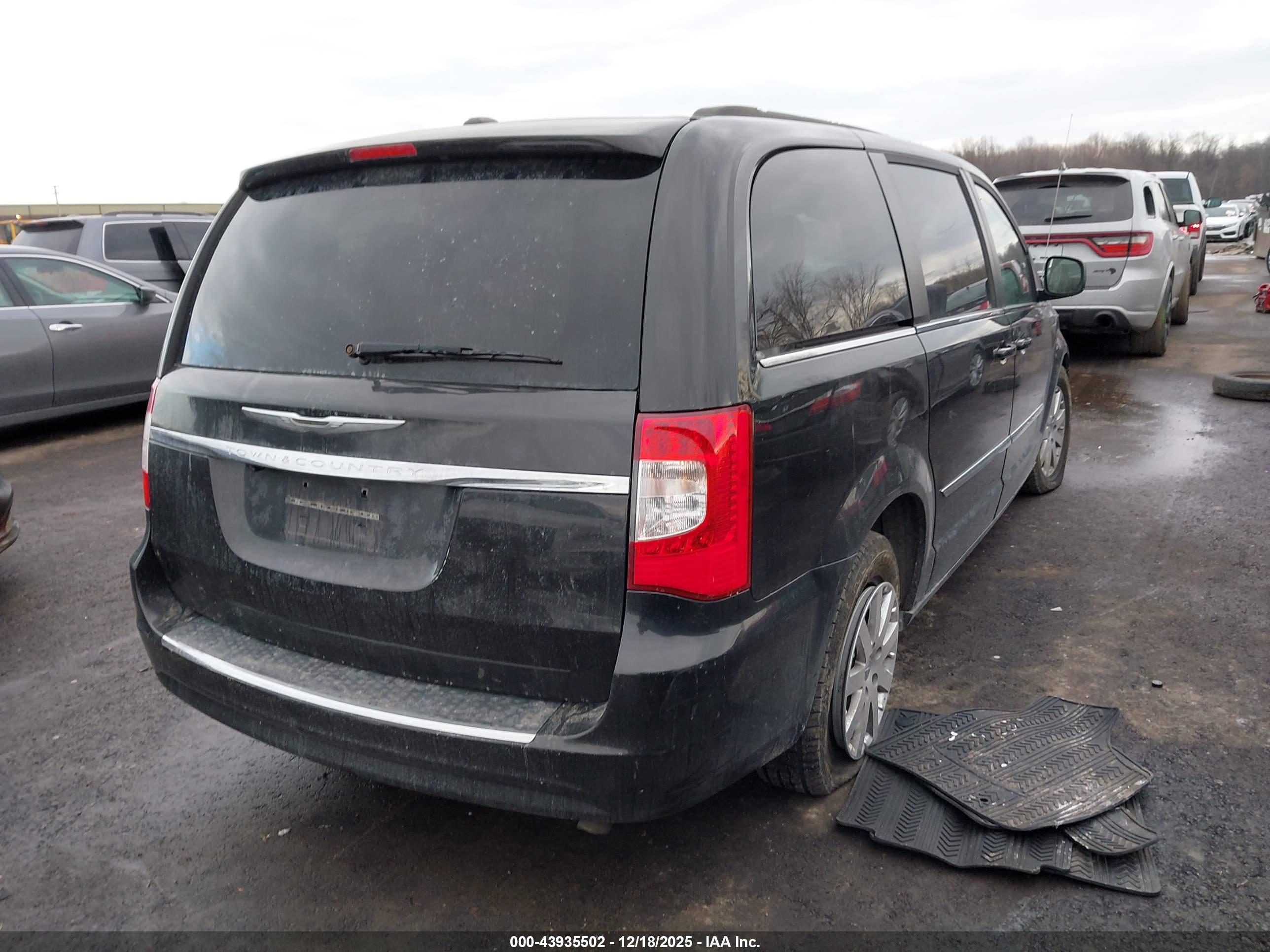 CHRYSLER TOWN image 4