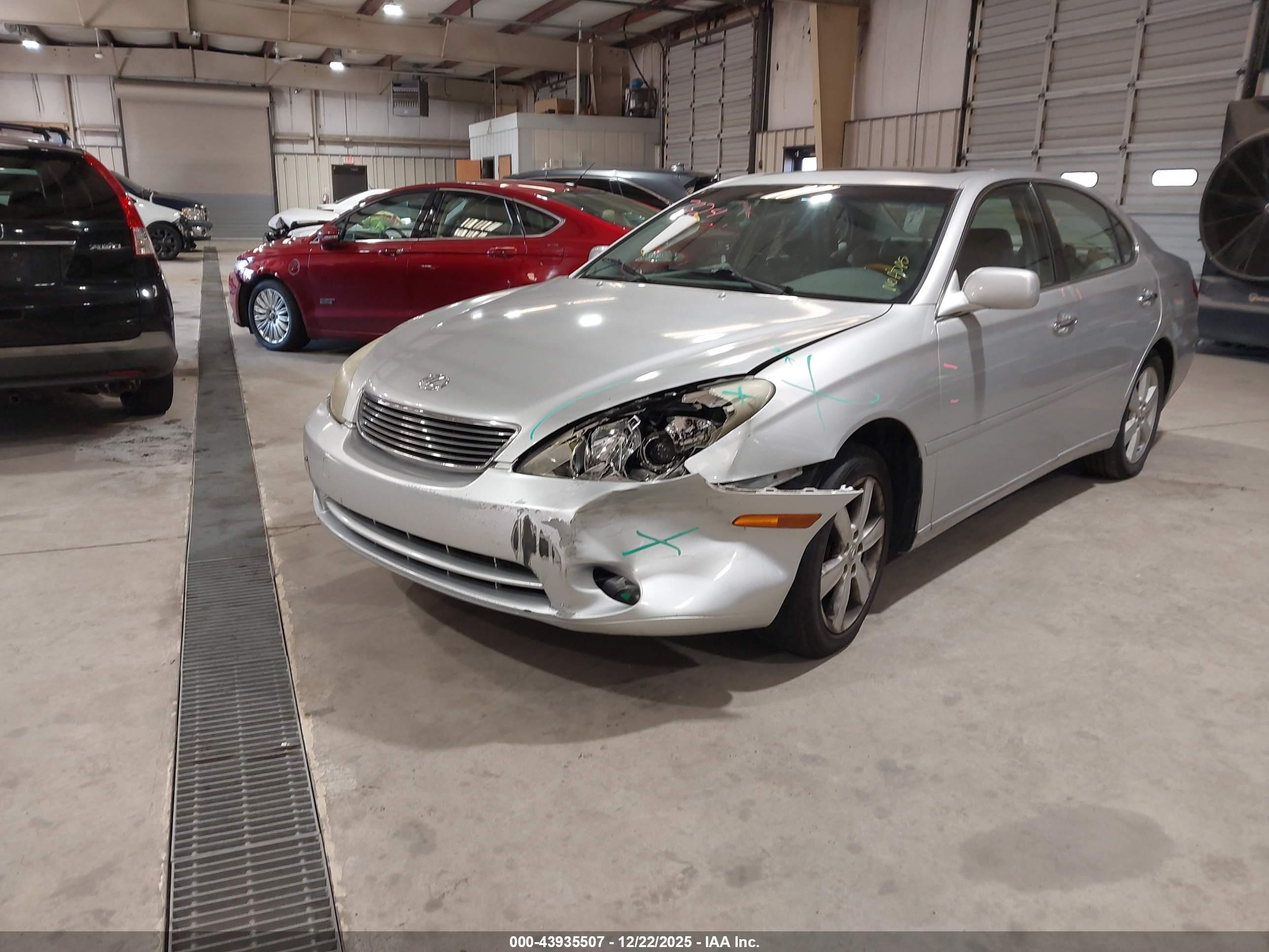 LEXUS ES image 2