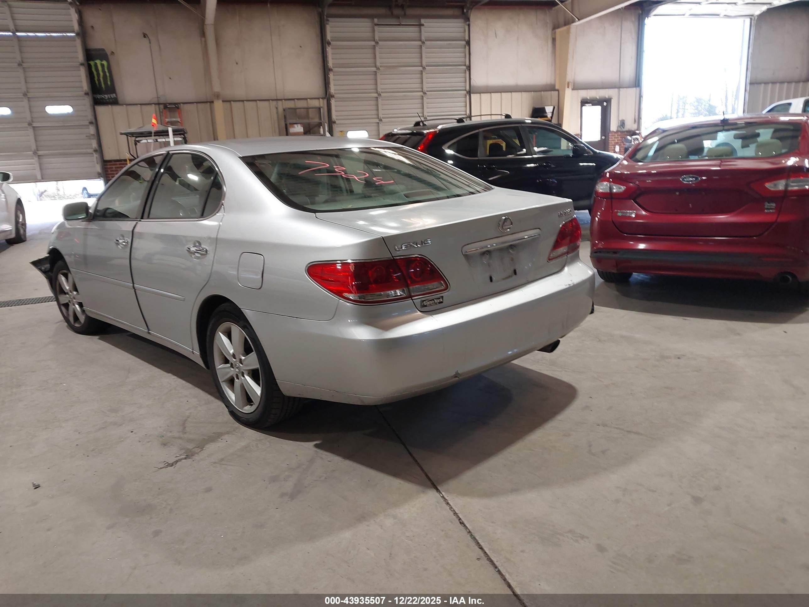 LEXUS ES image 3