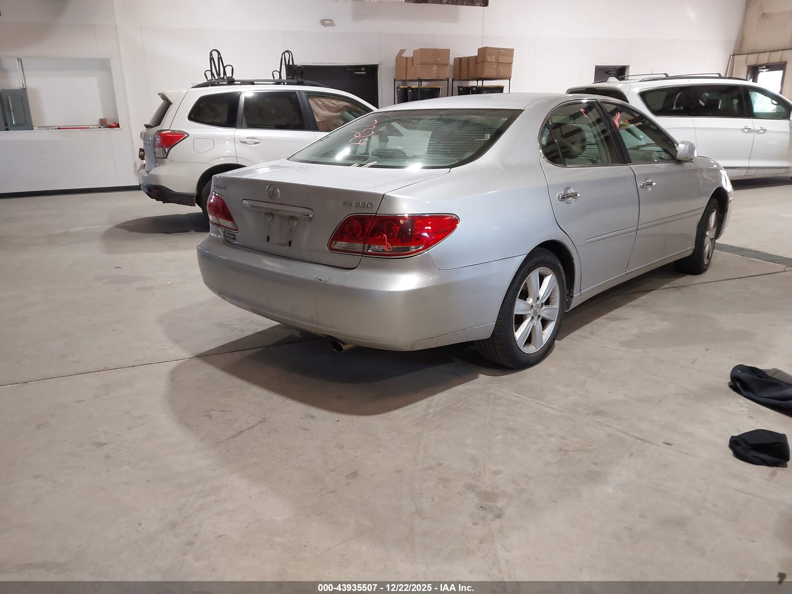 LEXUS ES image 4
