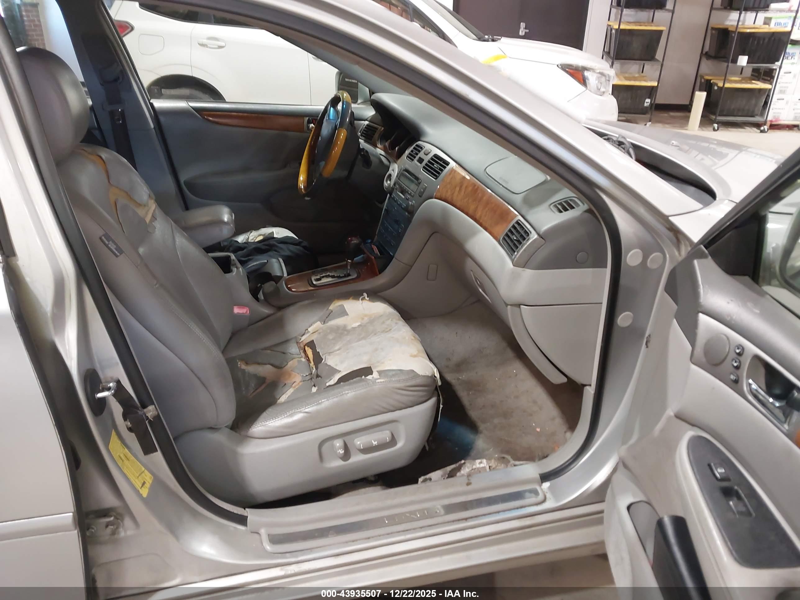 LEXUS ES image 5