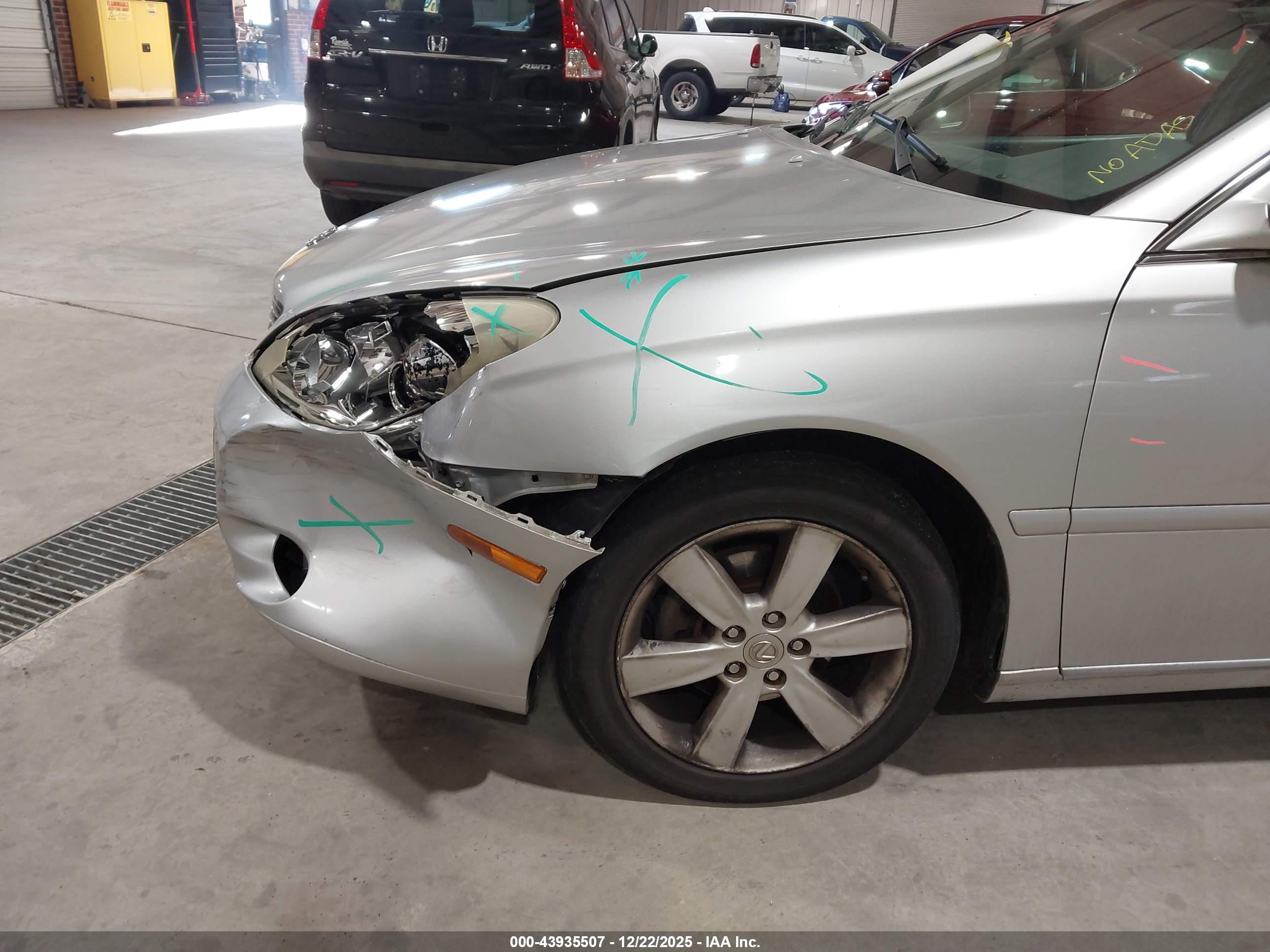 LEXUS ES image 6