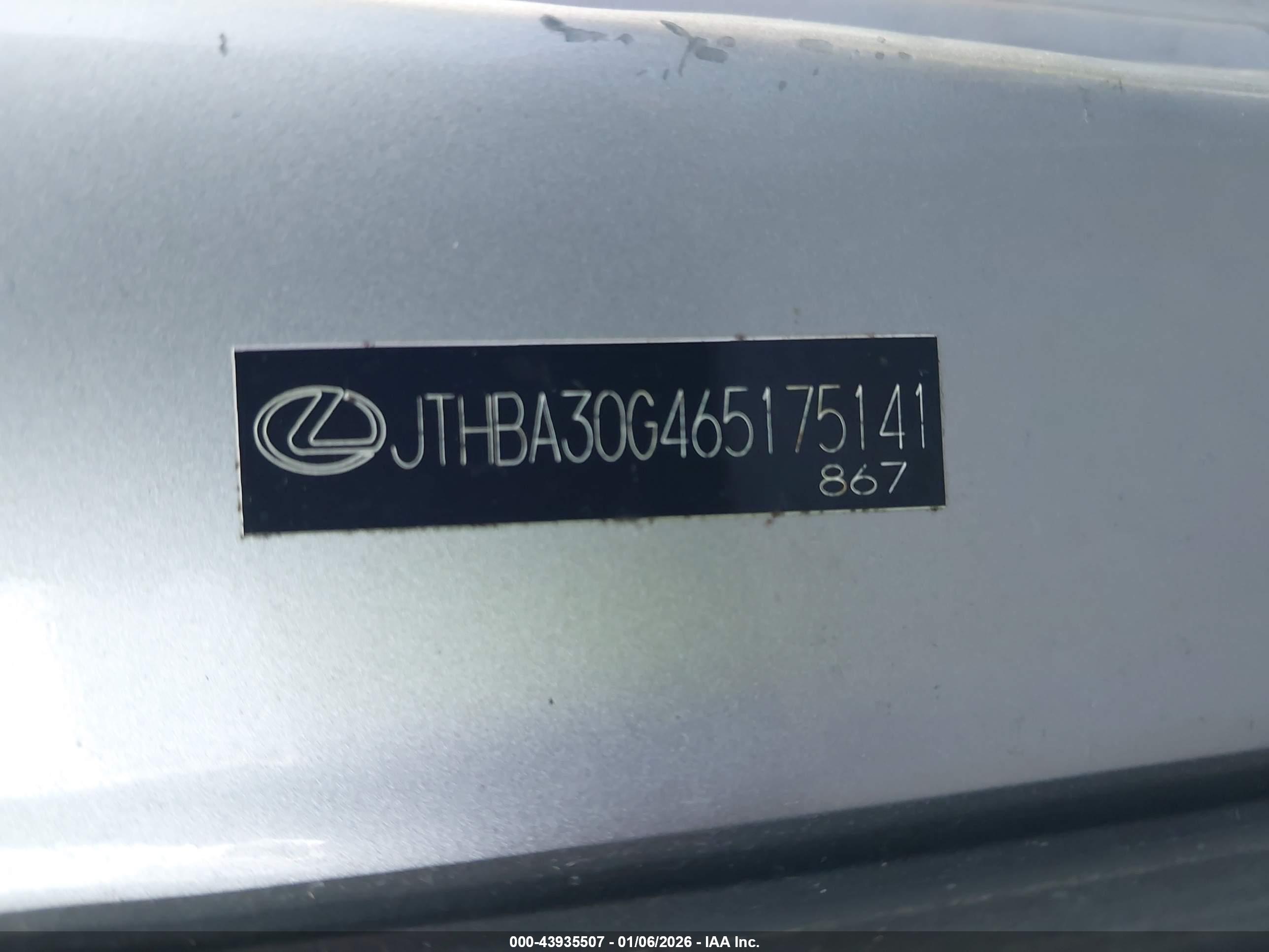 LEXUS ES image 9
