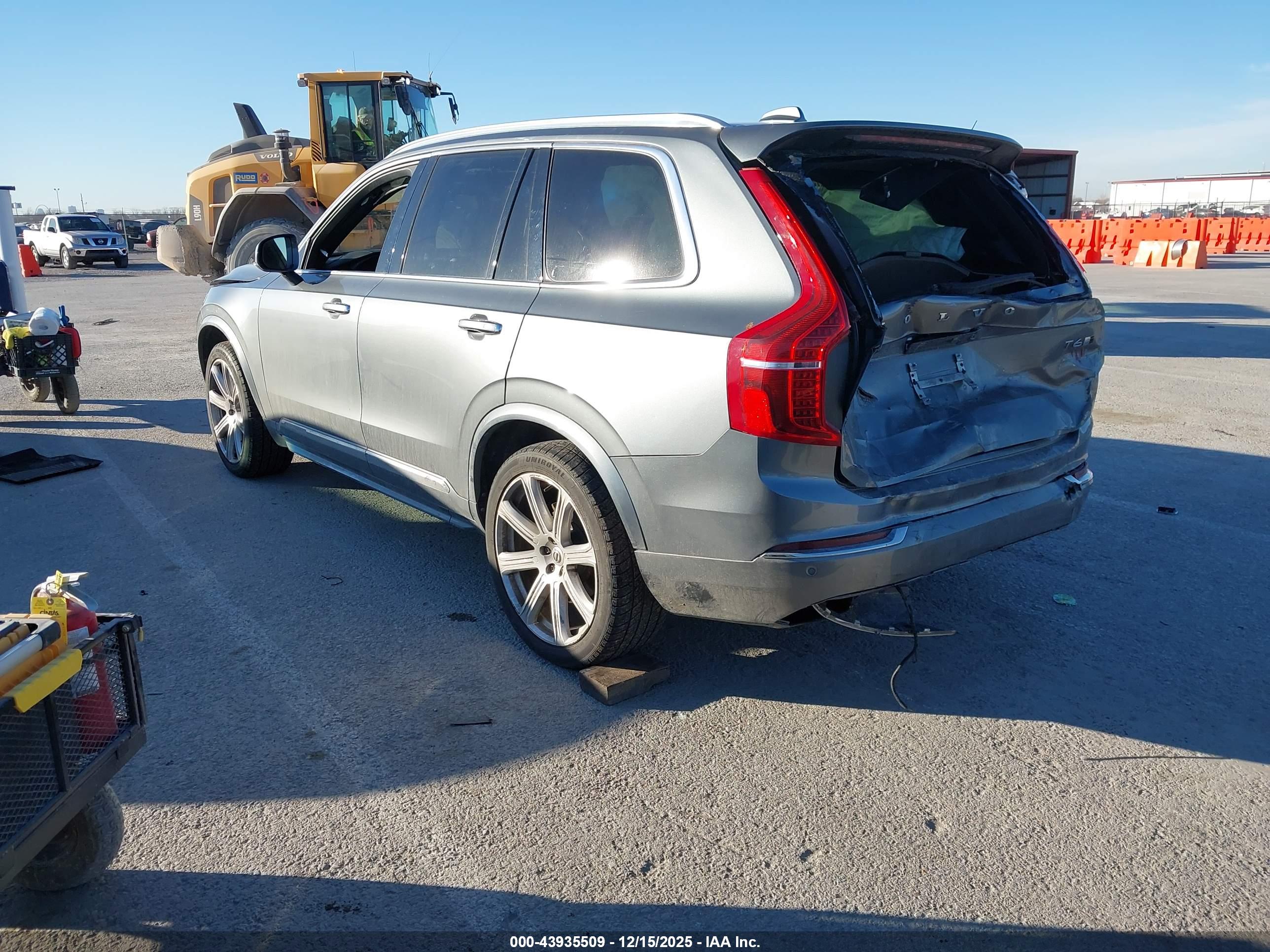 VOLVO XC90 image 3