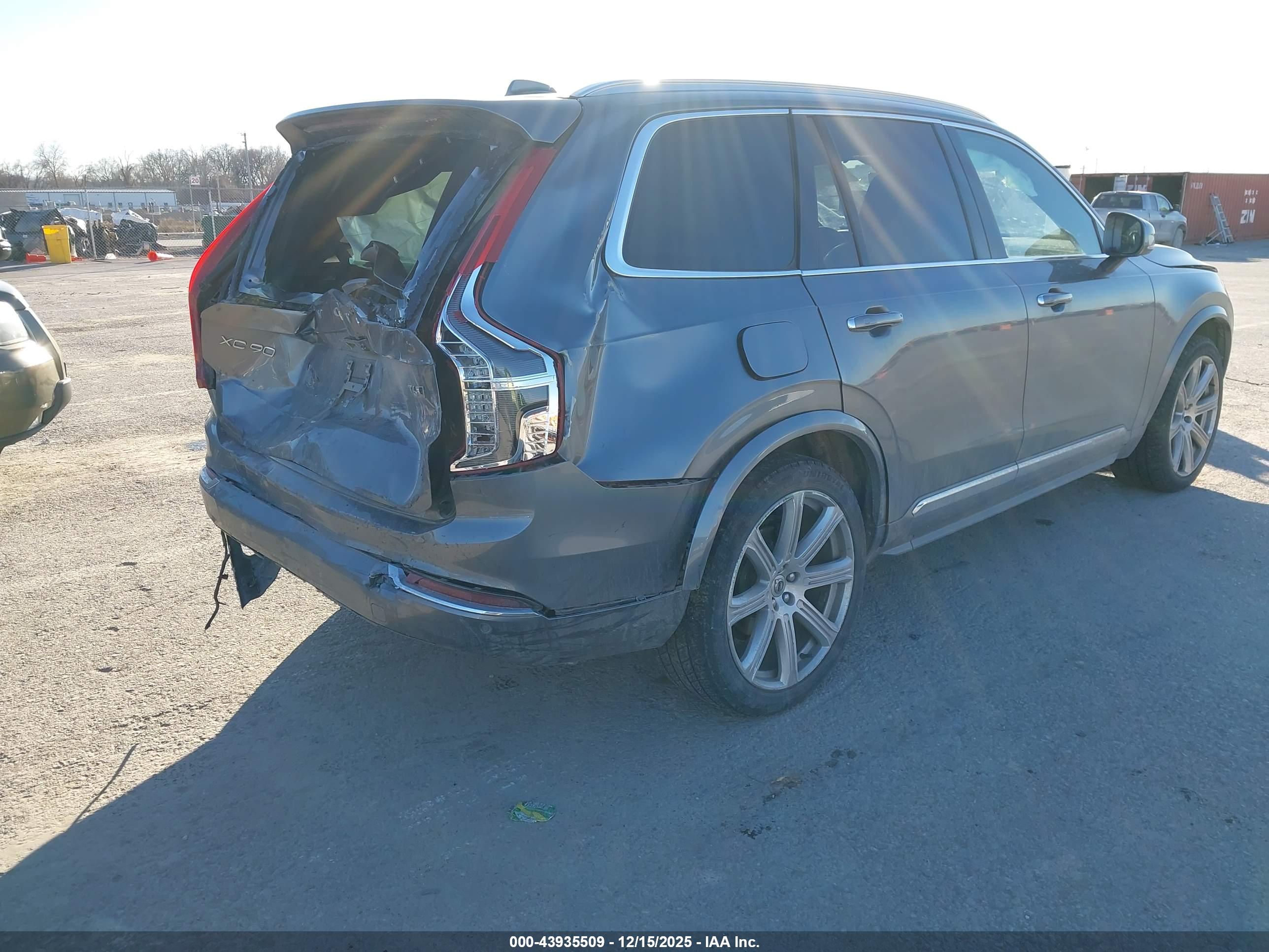 VOLVO XC90 image 4