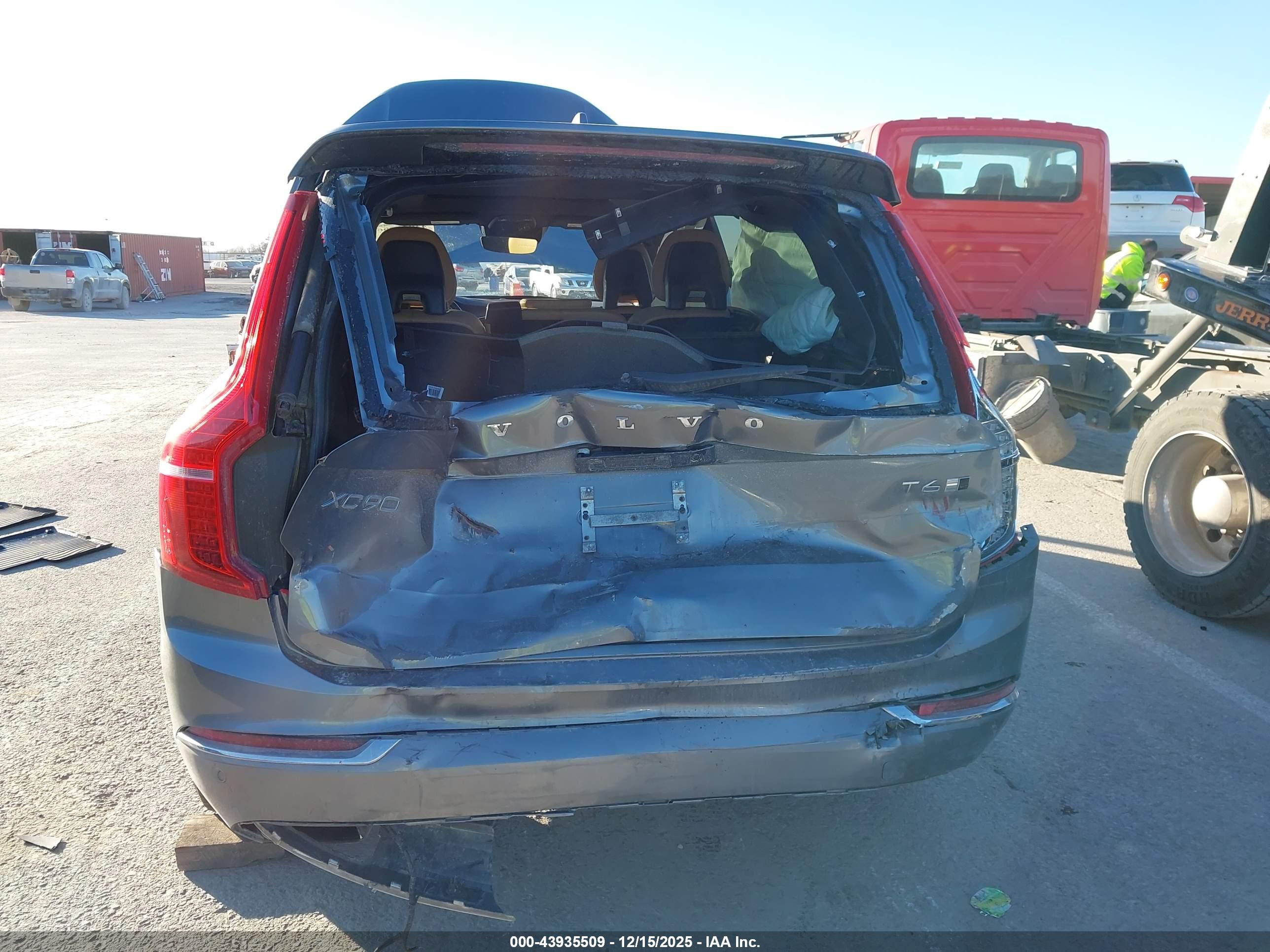 VOLVO XC90 image 6
