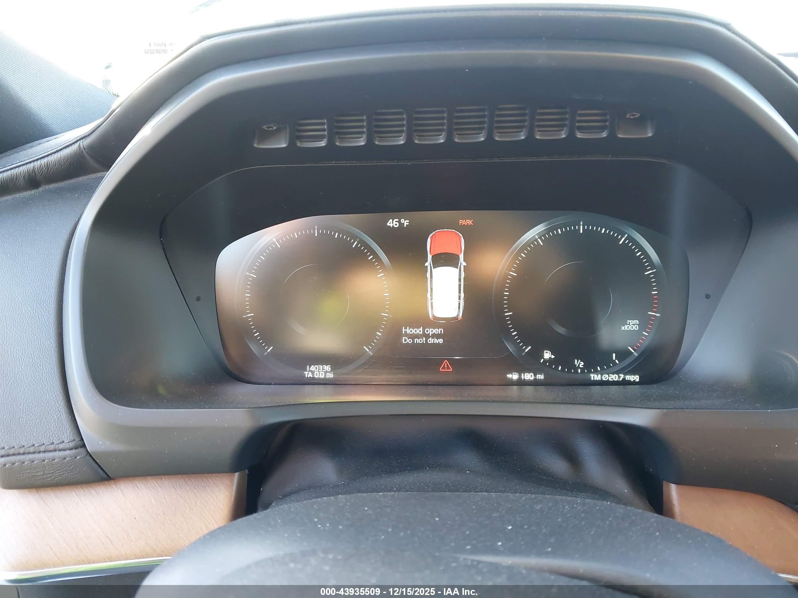 VOLVO XC90 image 7